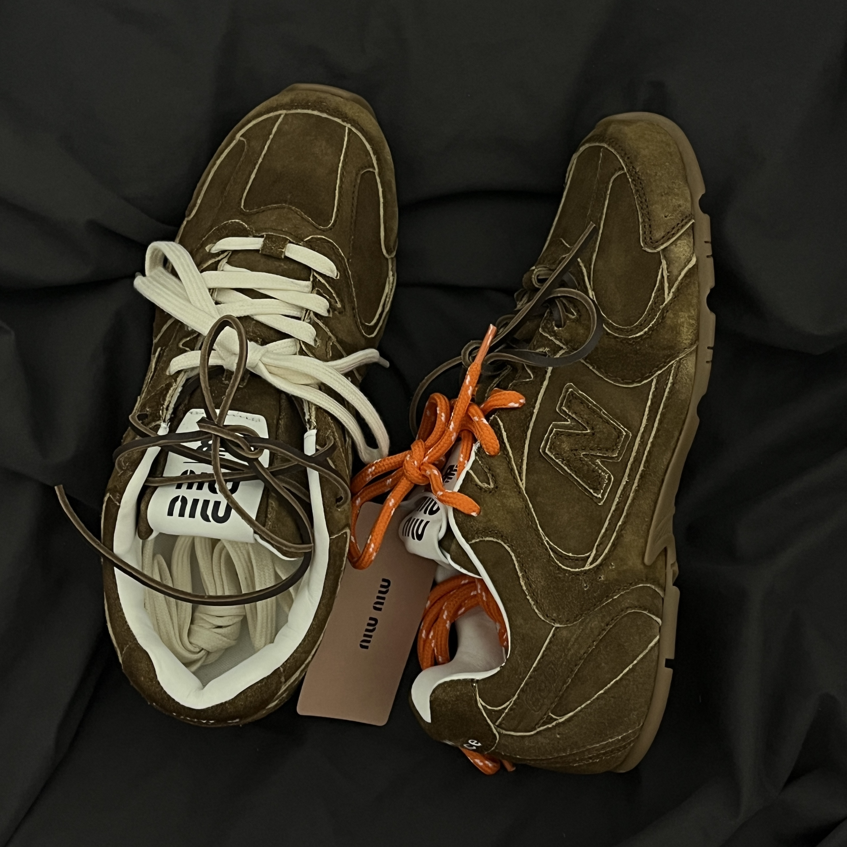 (W) New Balance x Miu Miu 530 Suede Mesh Sneakers Cinnamon 착용 스타일 - 1