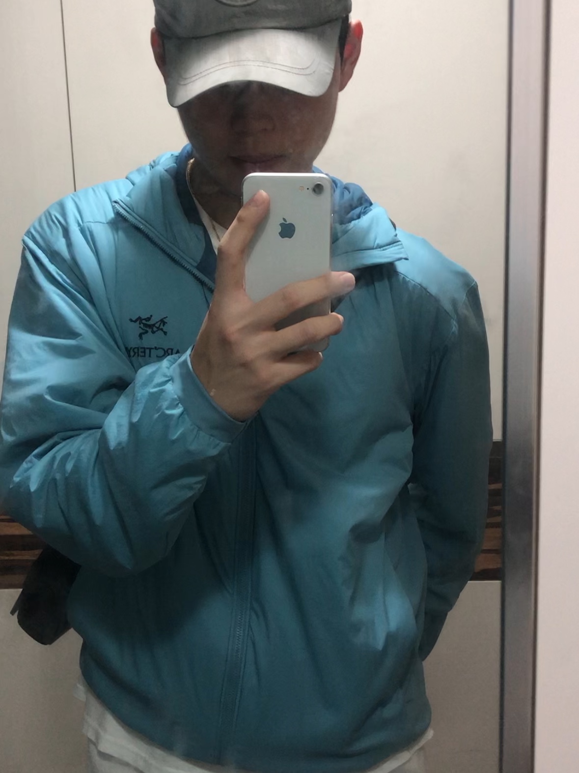 Adidas x Sporty & Rich Samba Cream Blue, Arc'teryx Atom LT Hoody Solace 착용 스타일
