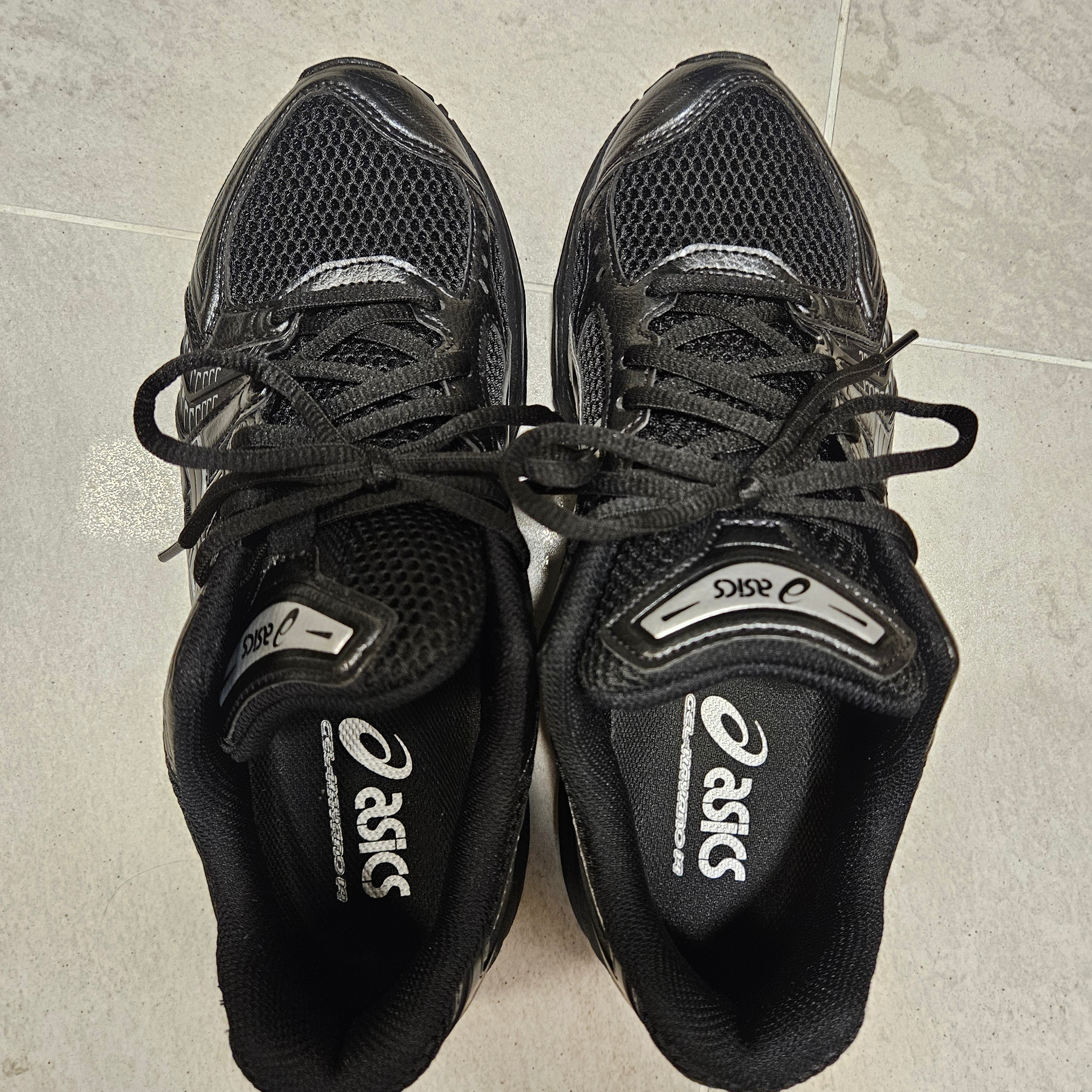 Asics Gel-Kayano 14 Black Pure Silver 착용 스타일