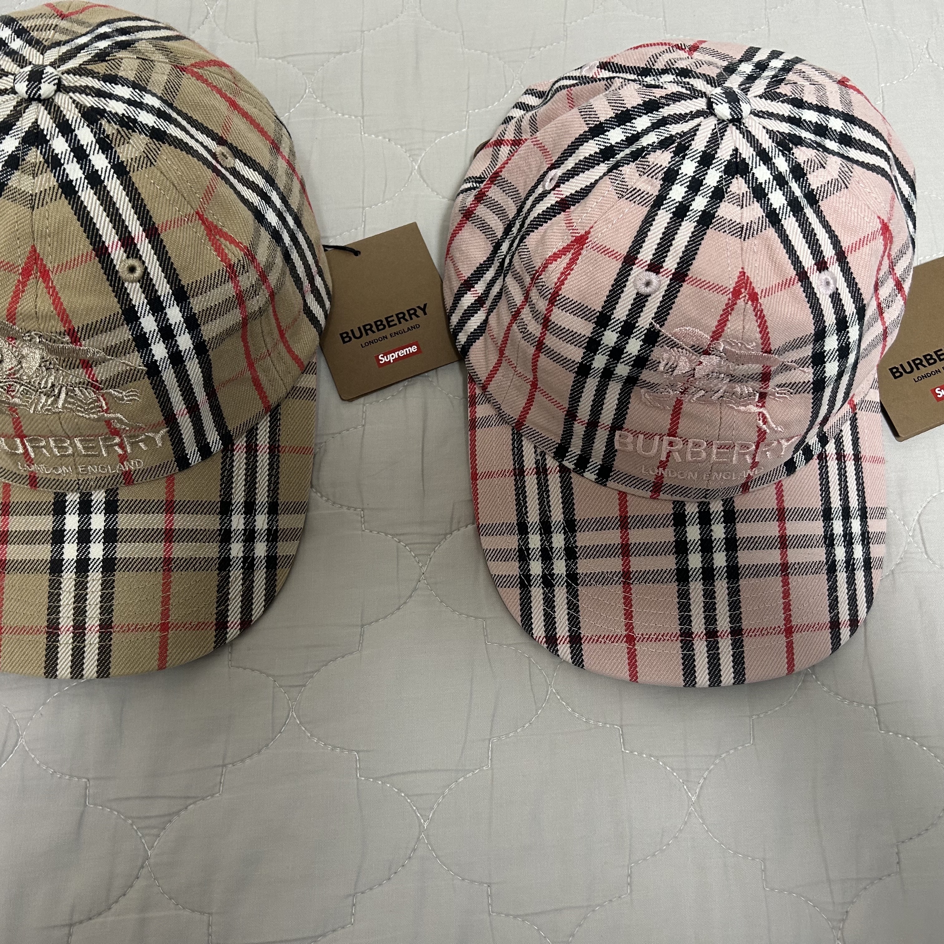 Supreme x Burberry Denim 6-Panel Beige - 22SS, Supreme x Burberry Denim 6-Panel Pink - 22SS 착용 스타일