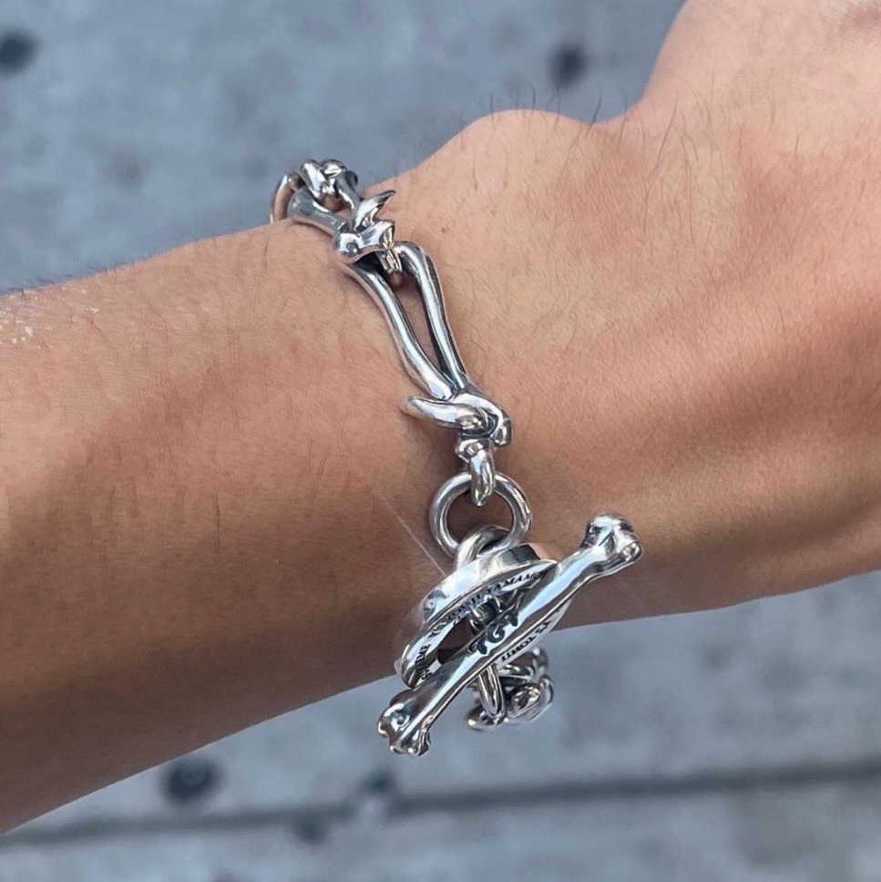 Supreme x Y's by Yohji Yamamoto Silver Bracelet Silver - 25FW, Supreme x Y's by Yohji Yamamoto Silver Wallet Chain Silver - 25FW 착용 스타일 - 3