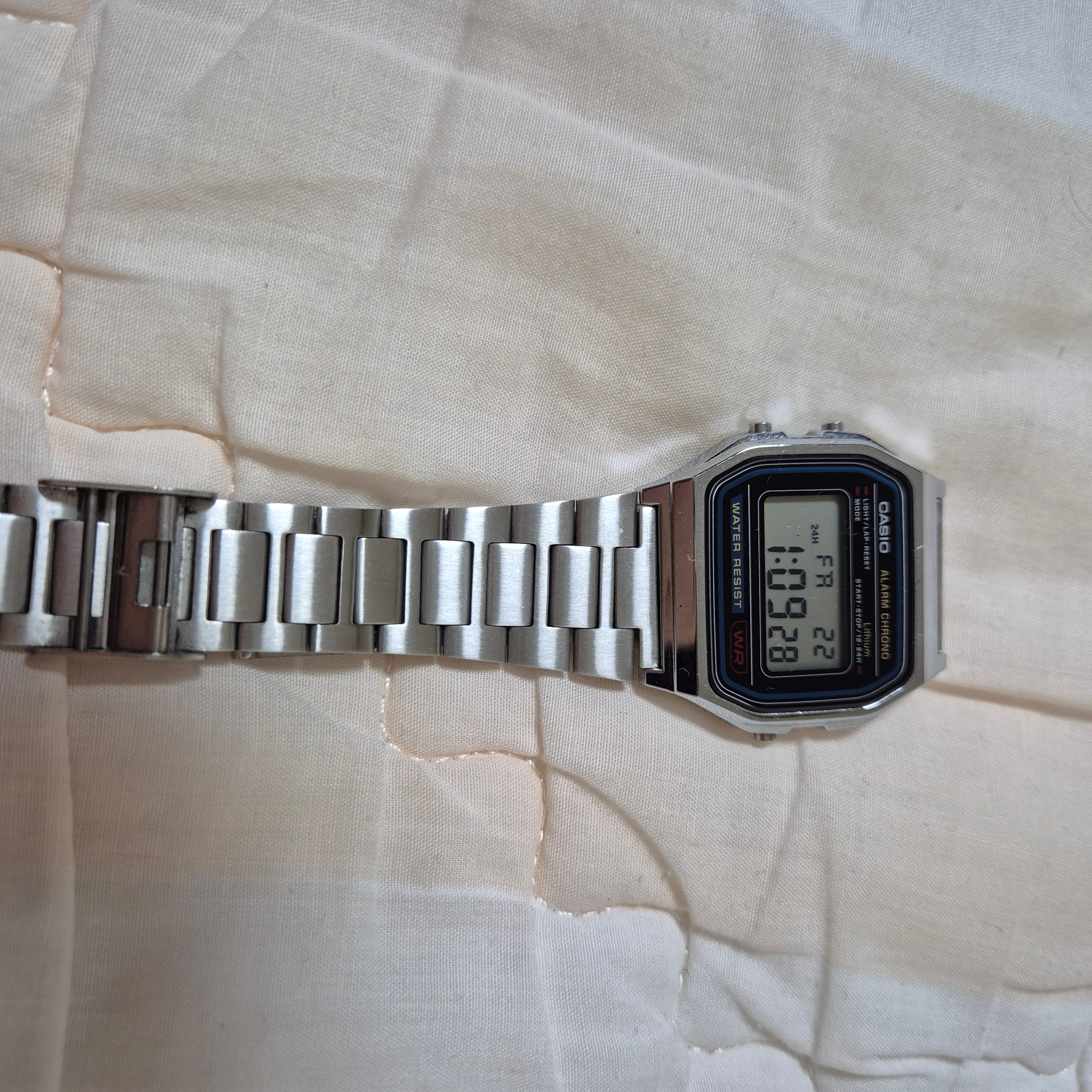 Casio A-158WA-1 착용 스타일