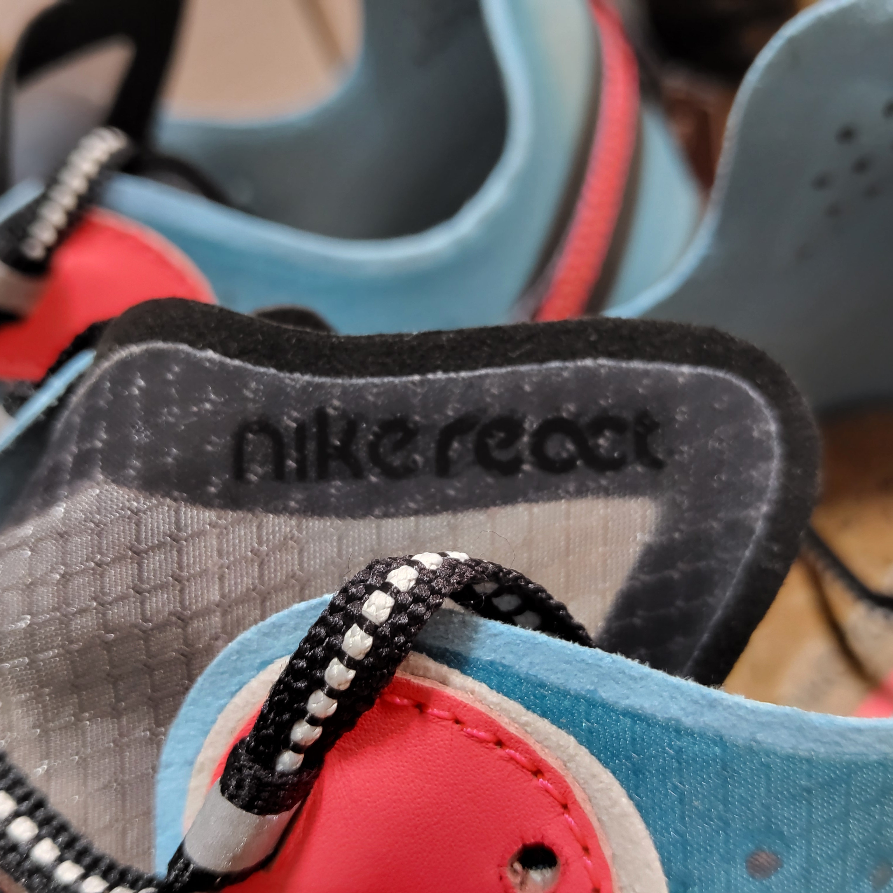 Nike React Element 87 Blue Chill Solar Red 착용 스타일 - 4
