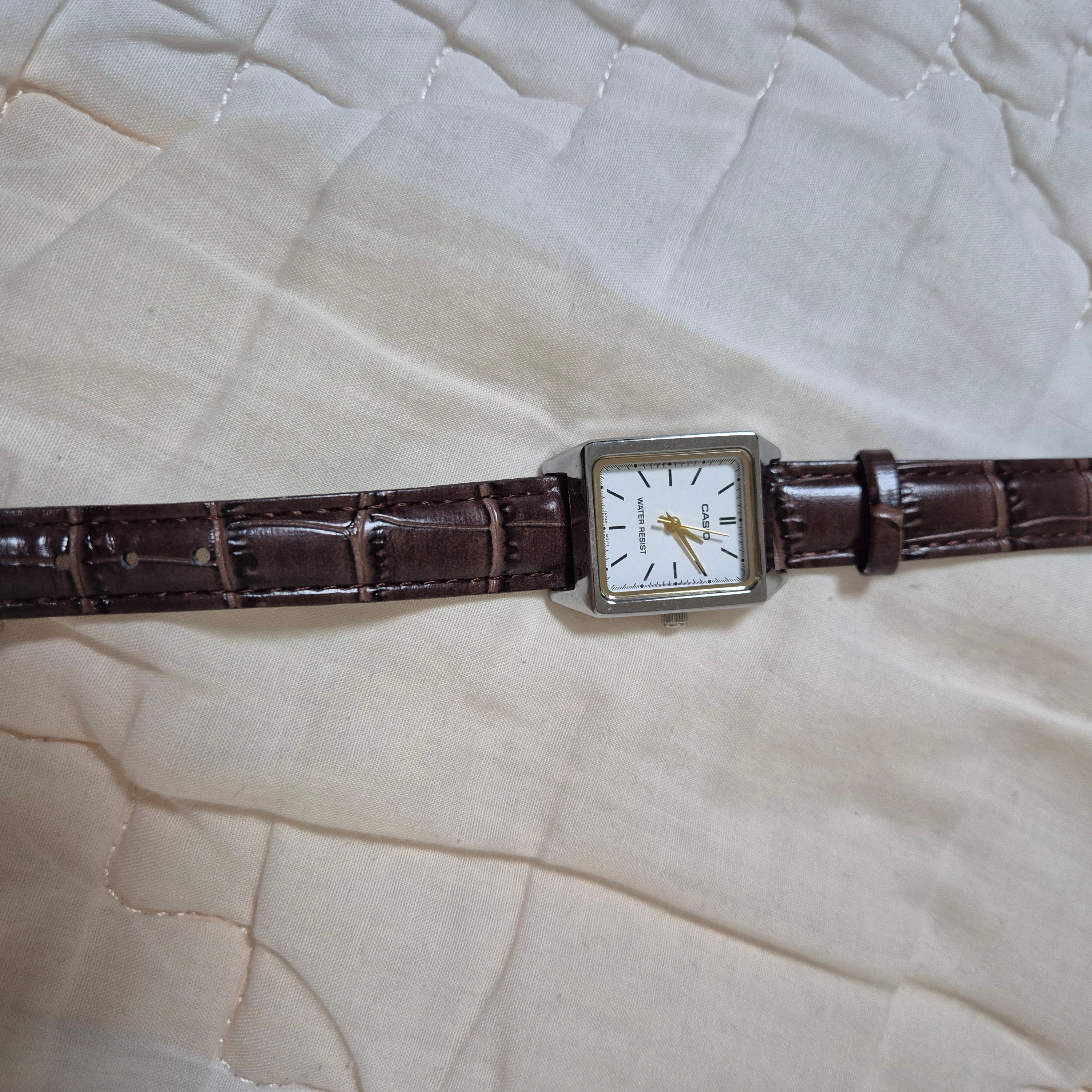 Casio LTP-V007L-7B2 착용 스타일