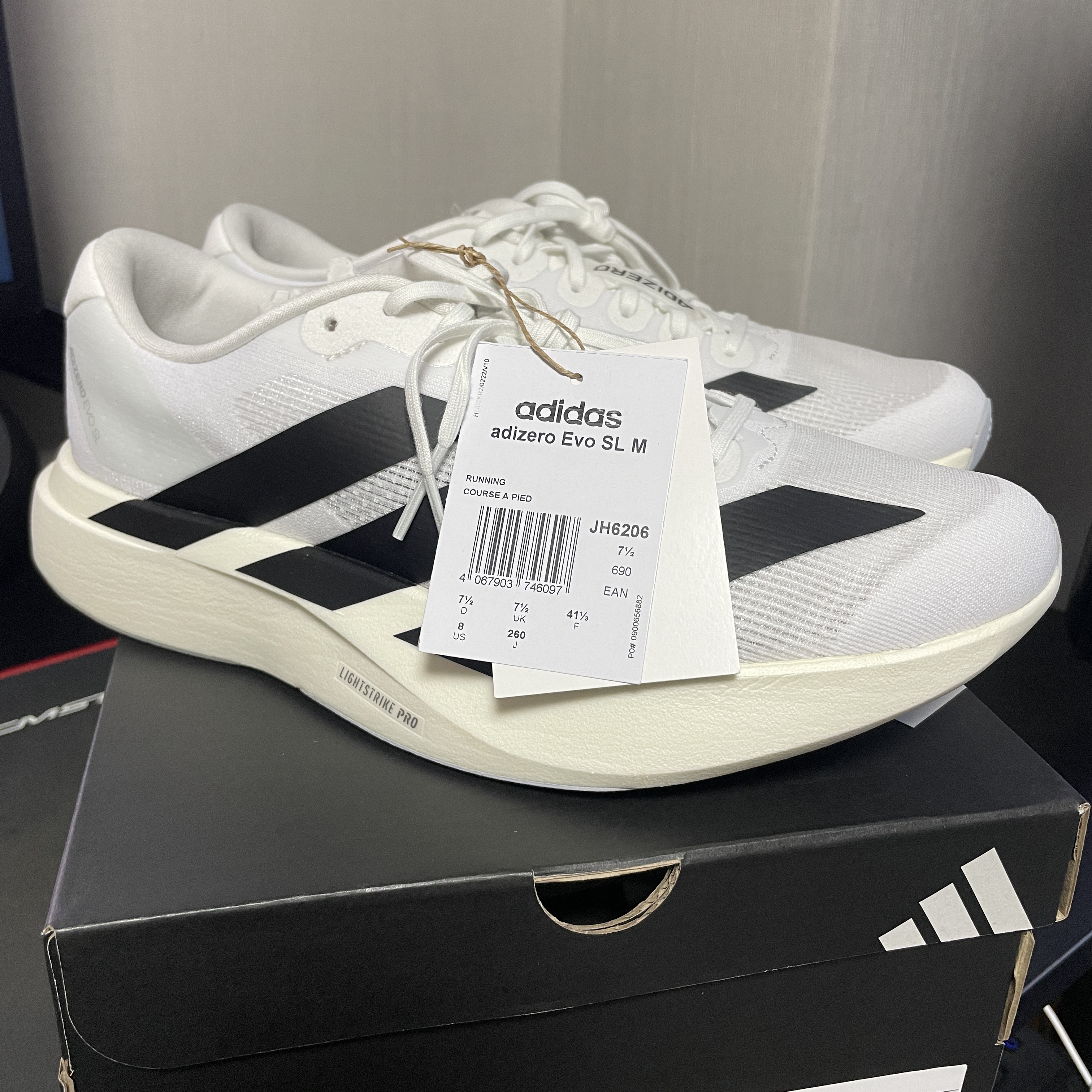 Adidas Adizero EVO SL Cloud White Core Black 착용 스타일