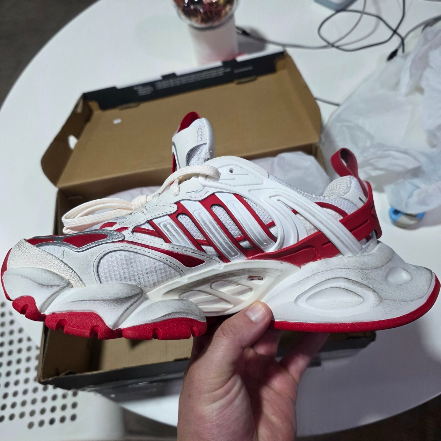 Adidas Vento XLG Deluxe Sneakers White Red 착용 스타일 - 4