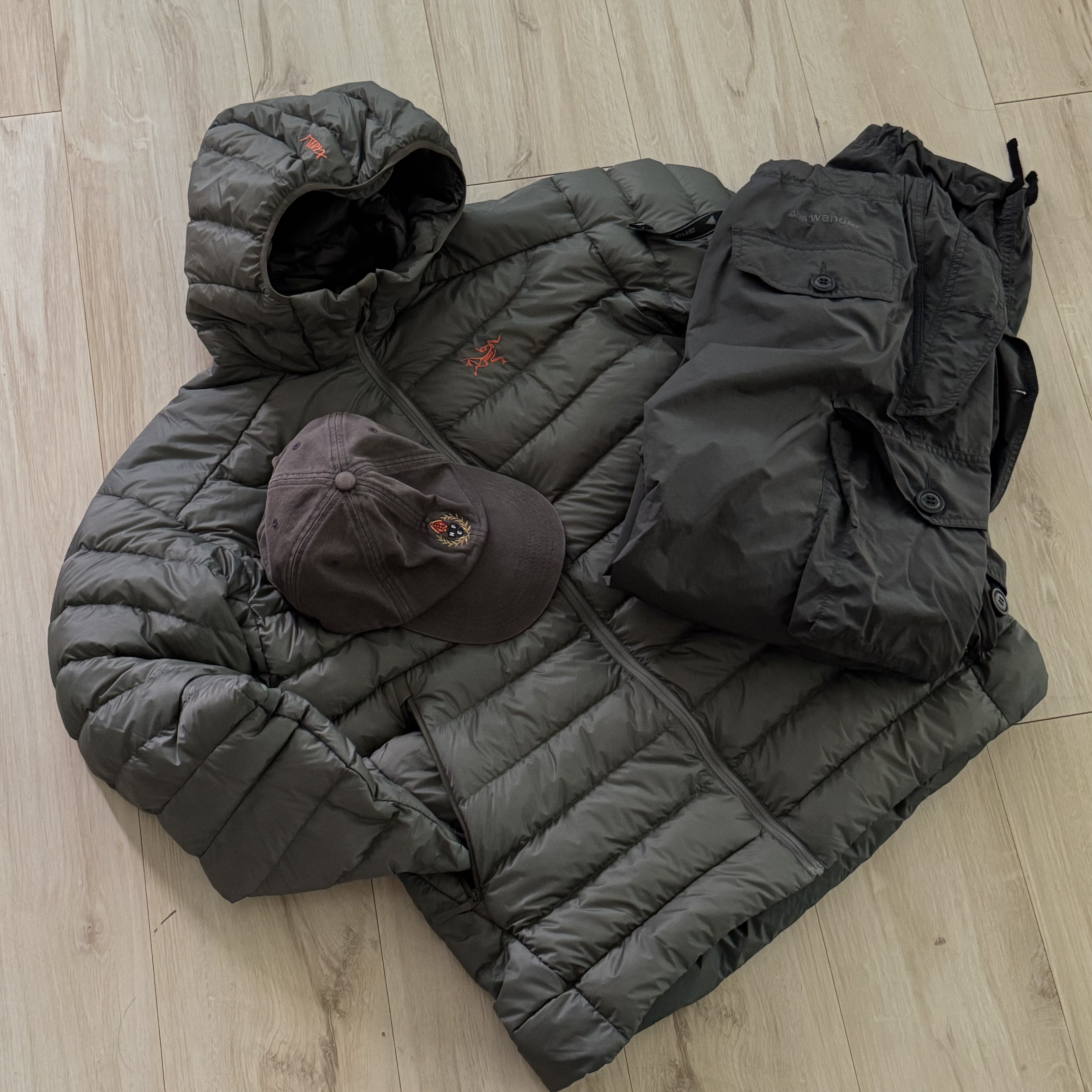 Arc'teryx Cerium Hoody Forage Verve, Arc'teryx Norvan SL 3 Shoe Black Light Fallow 착용 스타일 - 2