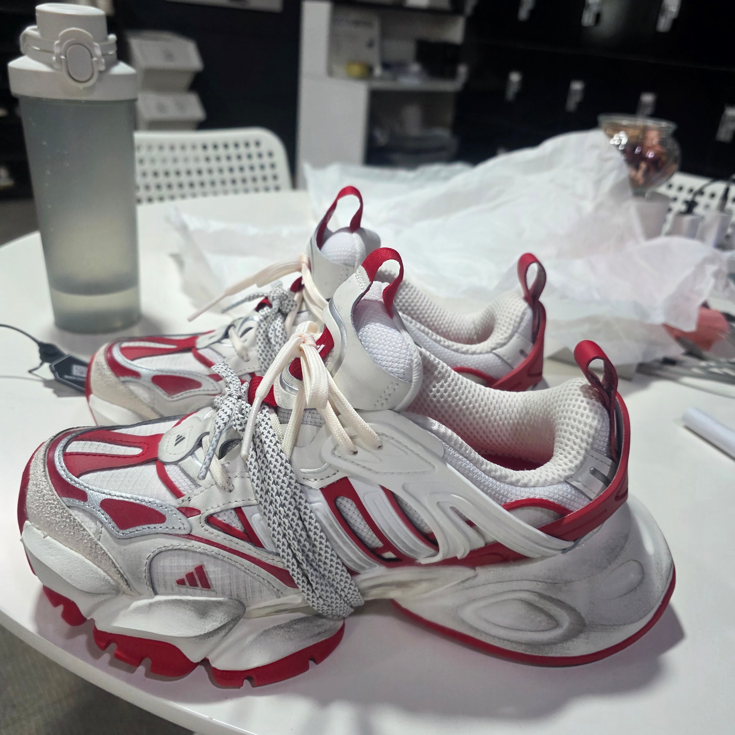 Adidas Vento XLG Deluxe Sneakers White Red 착용 스타일 - 2