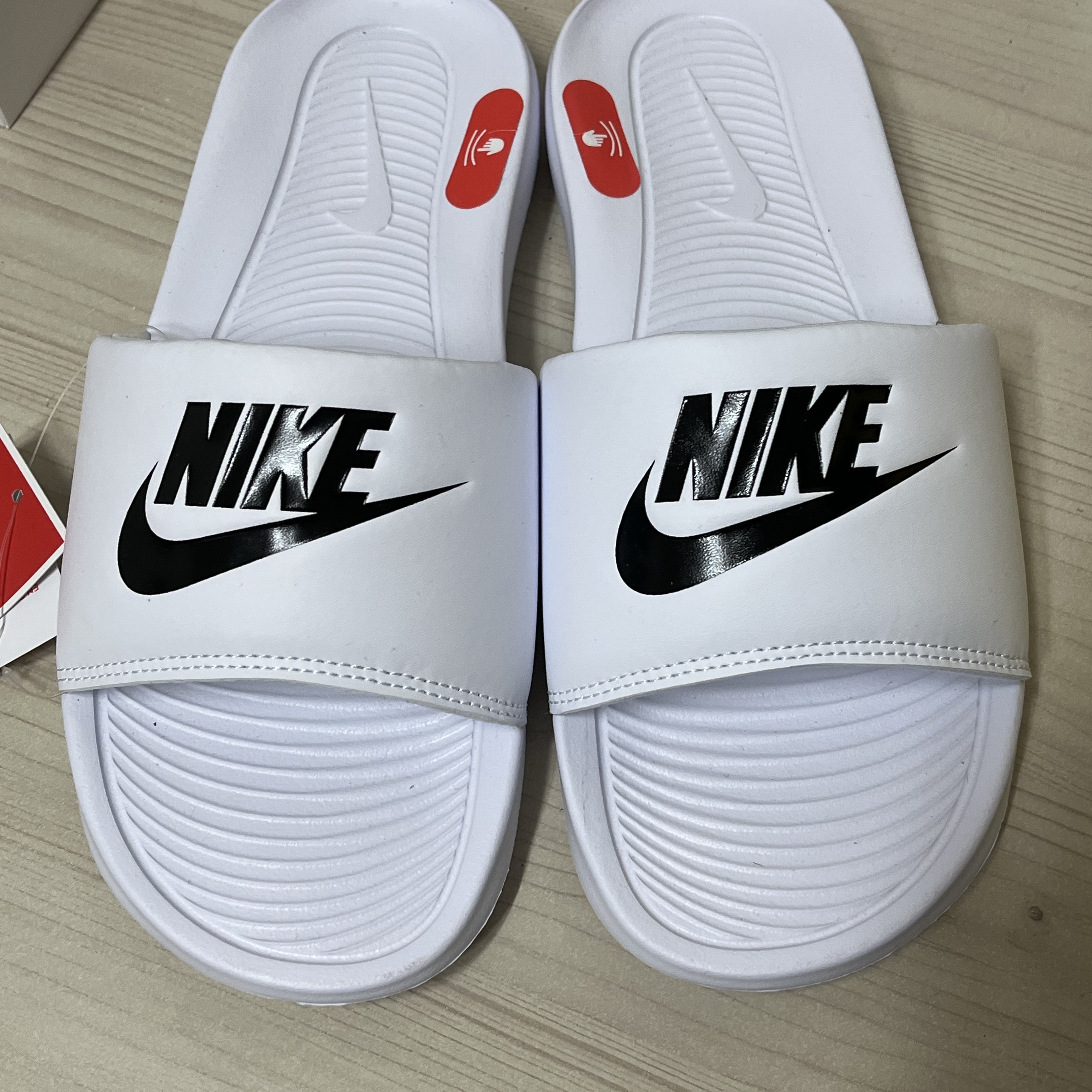 Nike Victori One Slides White 착용 스타일