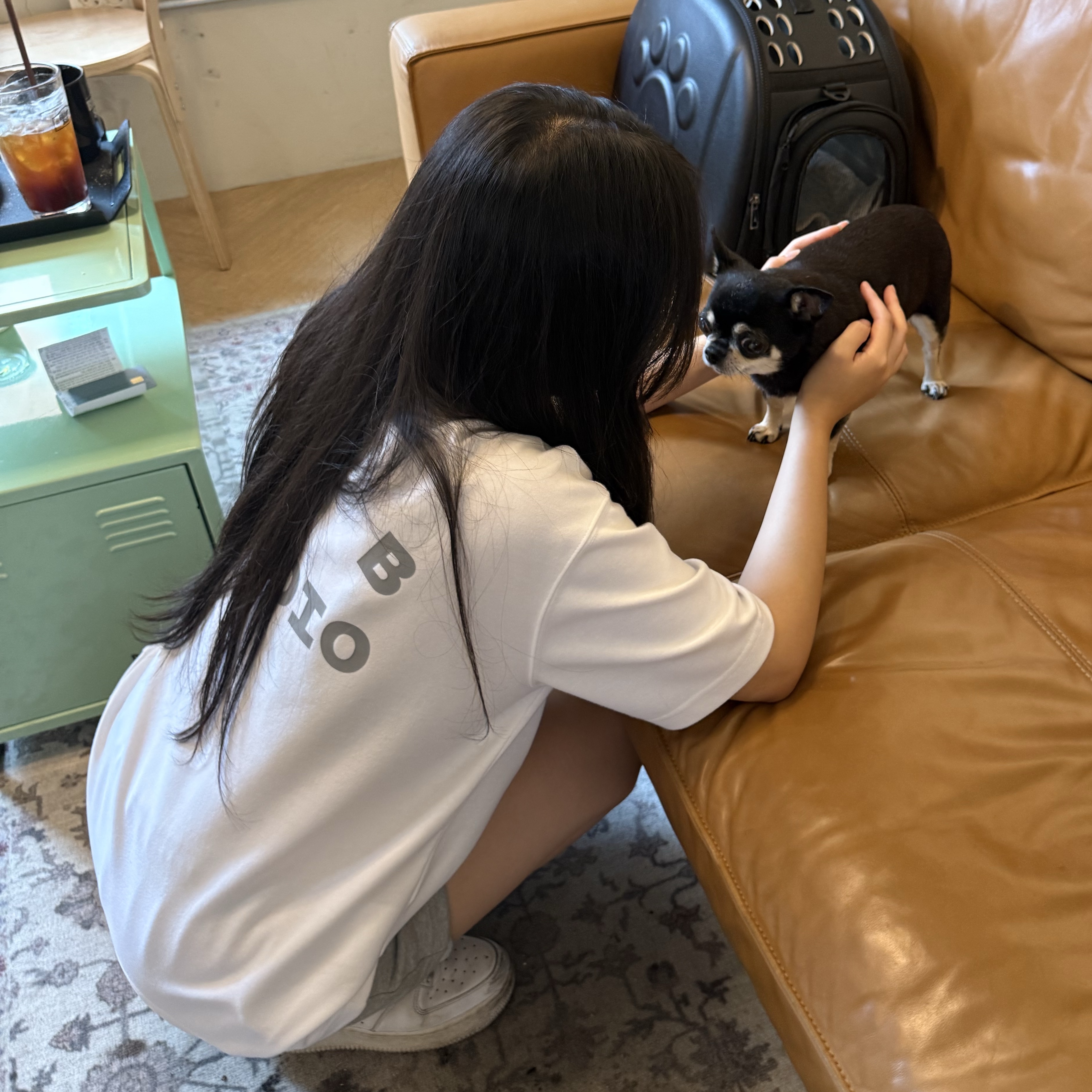 IAB Studio T-Shirt White Gray 착용 스타일