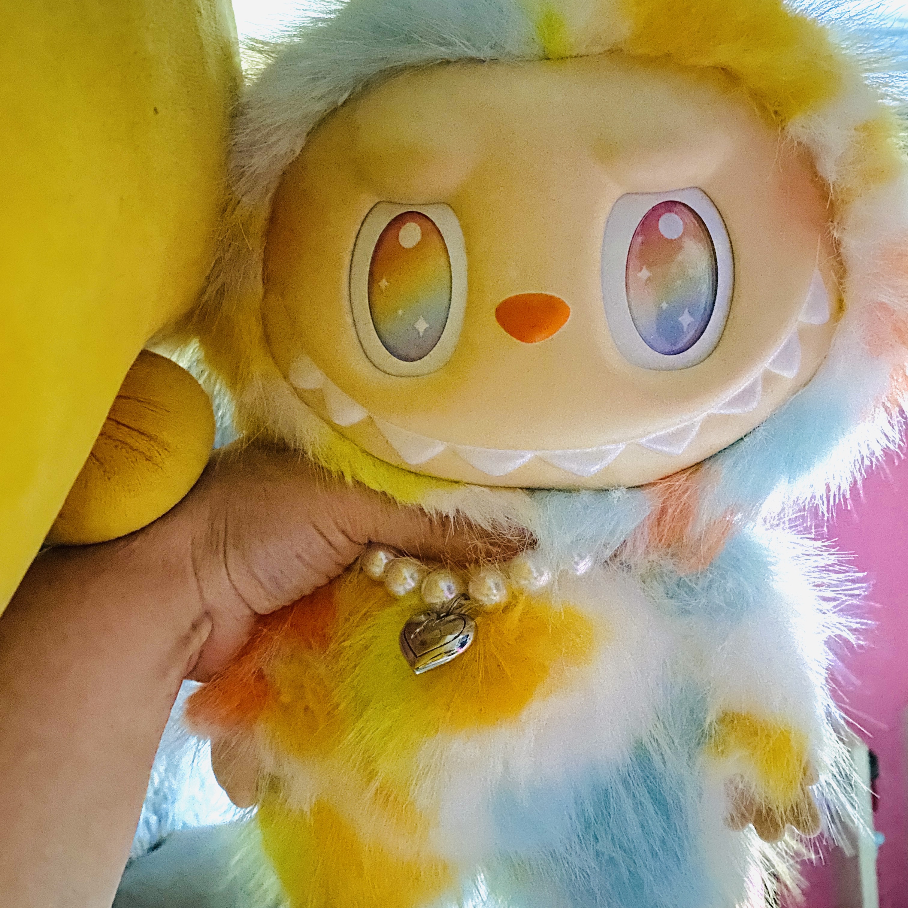 Pop Mart Labubu The Monsters Big Into Energy Series-Rock The Universe Vinyl Plush Doll 착용 스타일