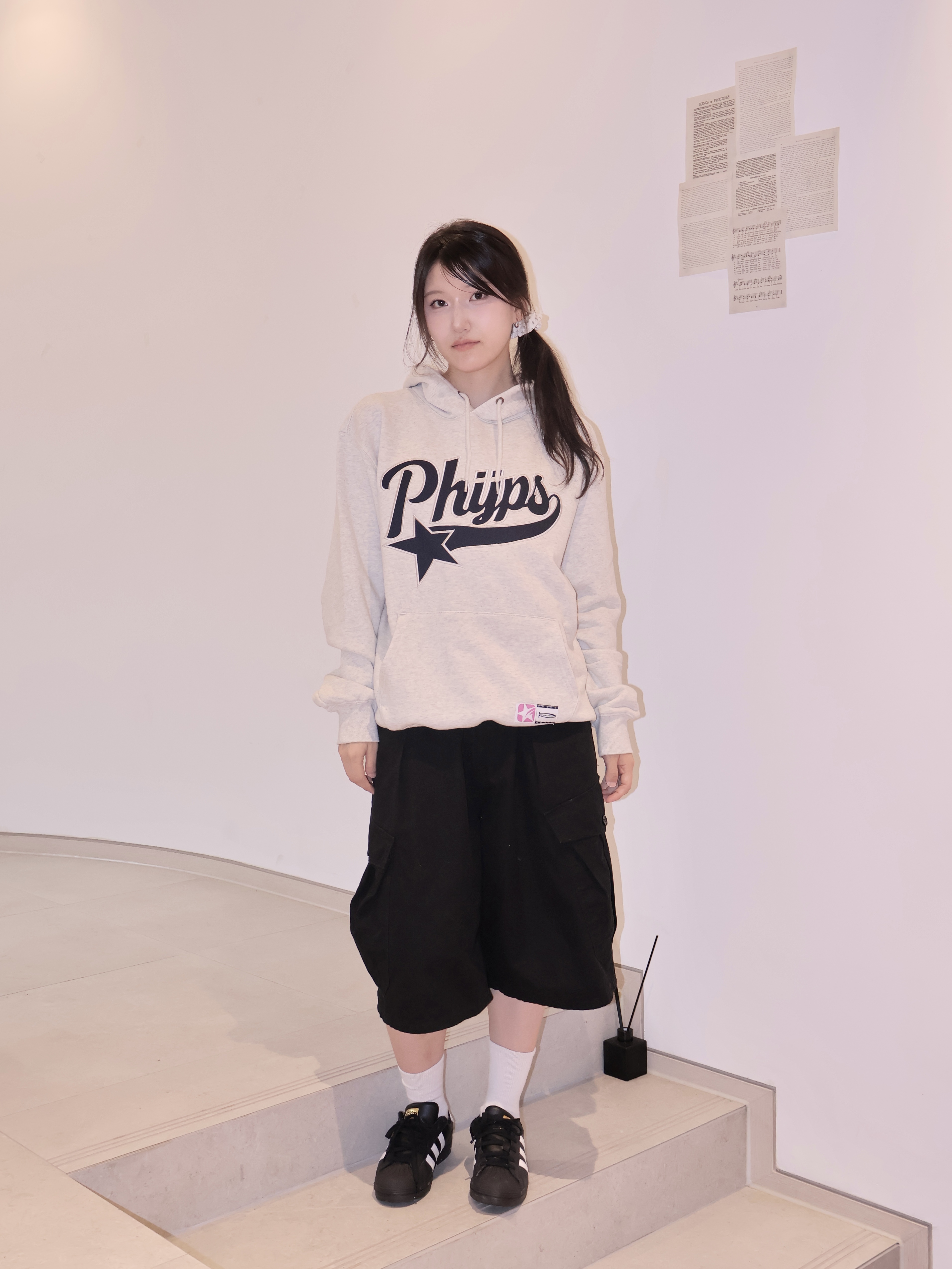 Phyps Dept Star Tail Hooded Zip-Up Grey, Adidas Superstar Core Black White 착용 스타일 - 3