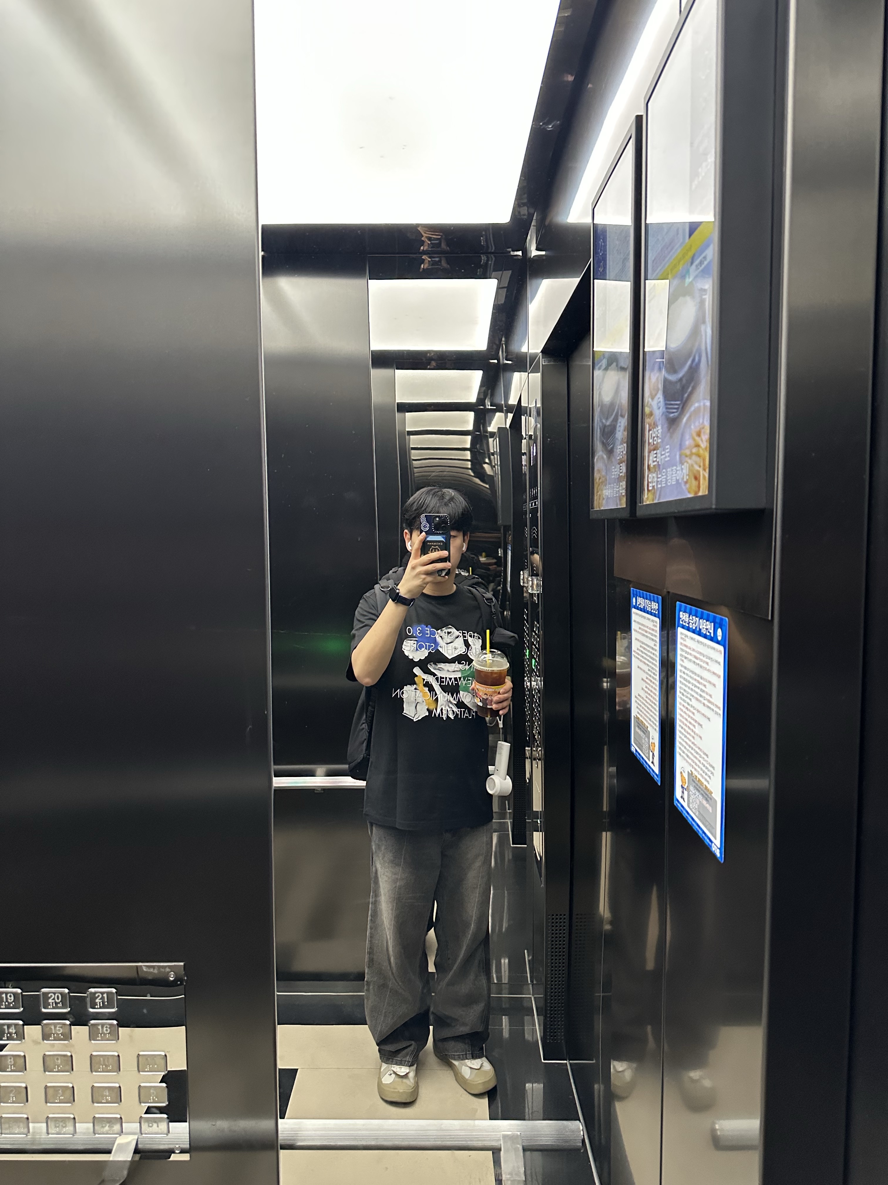 Ader Error Space 3.0 Sinsa T-Shirt Black 착용 스타일