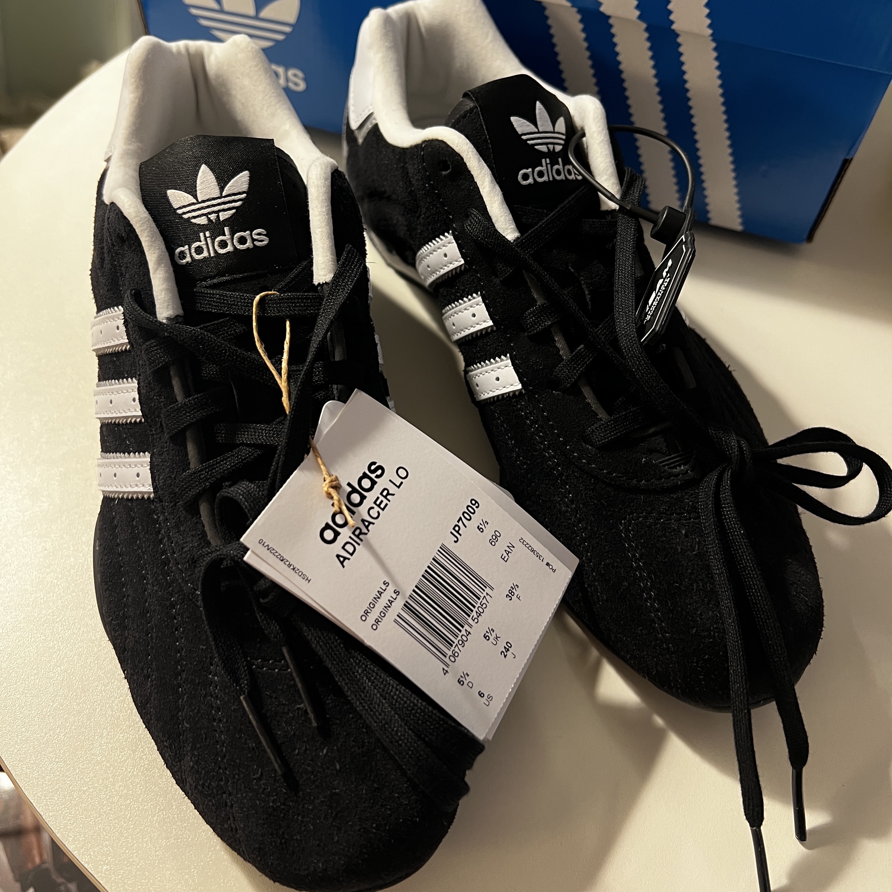 Adidas Originals Adiracer Lo Core Black Cloud White 착용 스타일 - 2