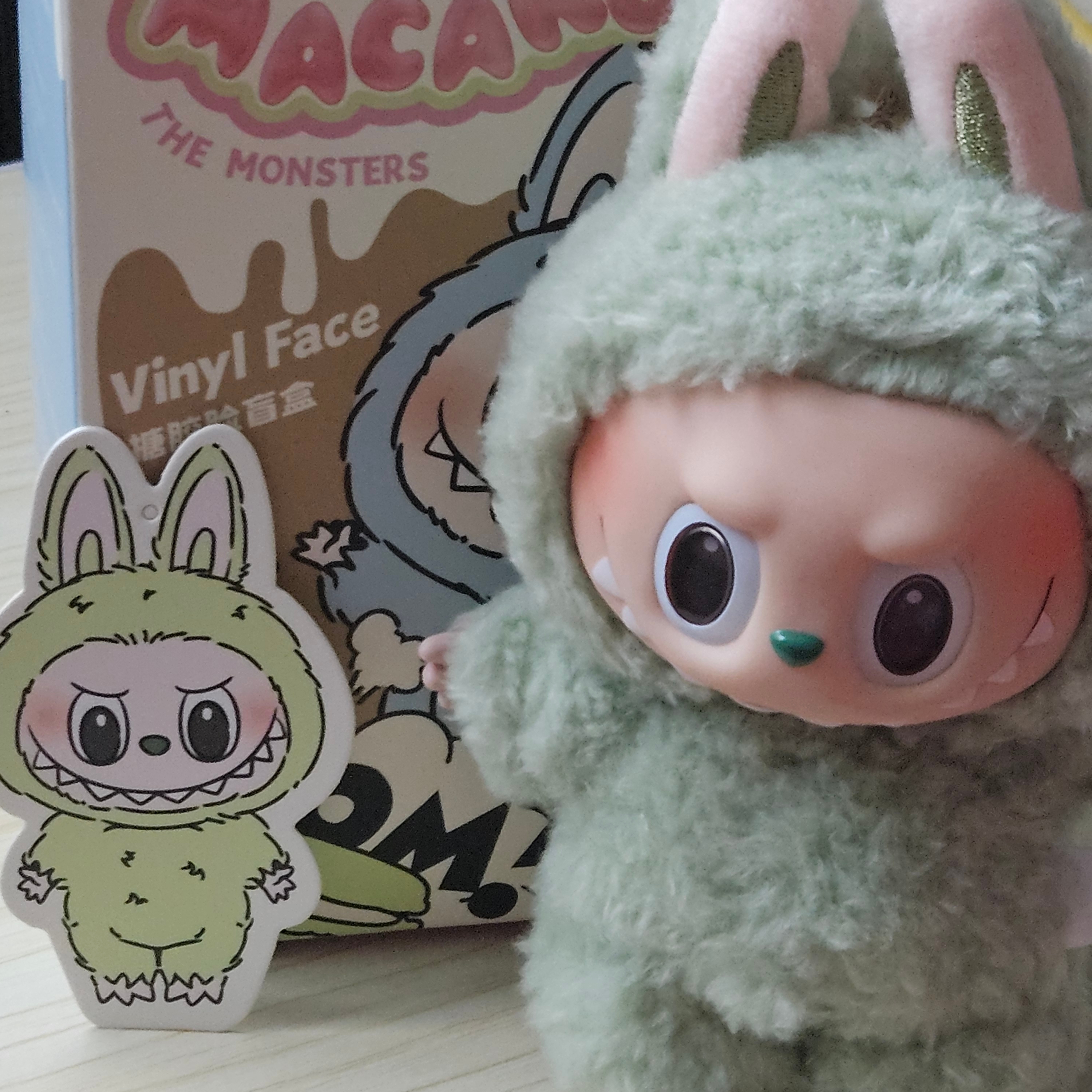 Pop Mart Labubu The Monsters Labubu Tasty Macarons Series Green Grape Keyring 착용 스타일