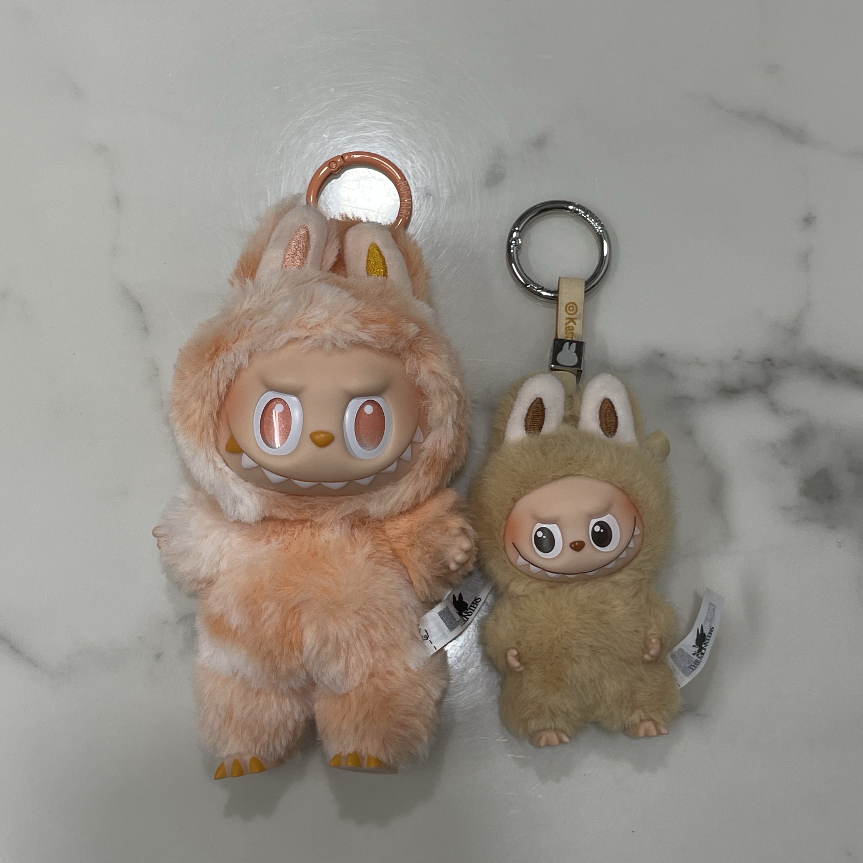 Pop Mart Labubu The Monsters Highlight Series Happiness Keyring (Opened Case), Pop Mart Labubu The Monsters Pin For Love Series Vinyl Plush Pendant (N-Z) S (Opened Case) 착용 스타일