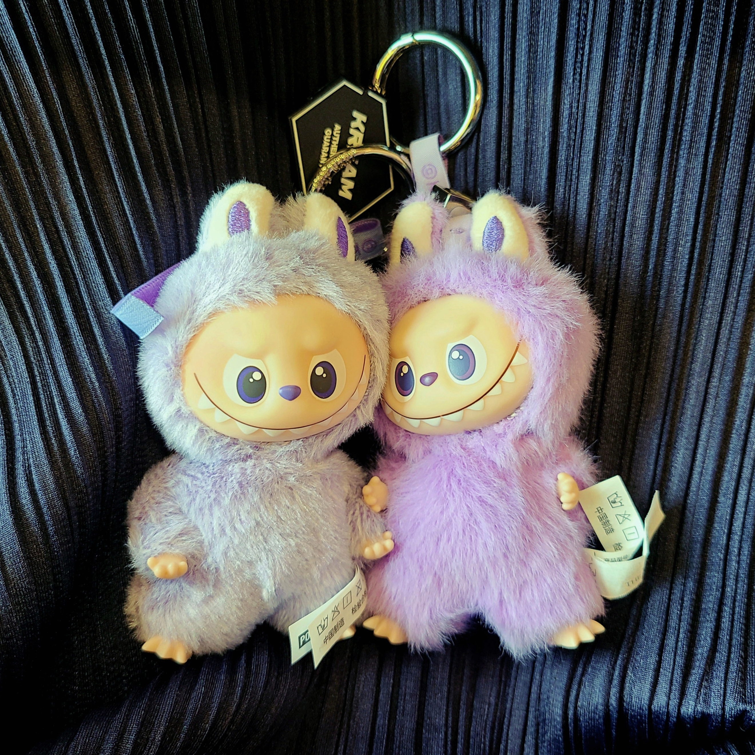 Pop Mart Labubu The Monsters Pin For Love Series Vinyl Plush Pendant (A-M) ? (Opened Case), Pop Mart Labubu The Monsters Pin For Love Series Vinyl Plush Pendant (N-Z) T (Opened Case) 착용 스타일 - 1