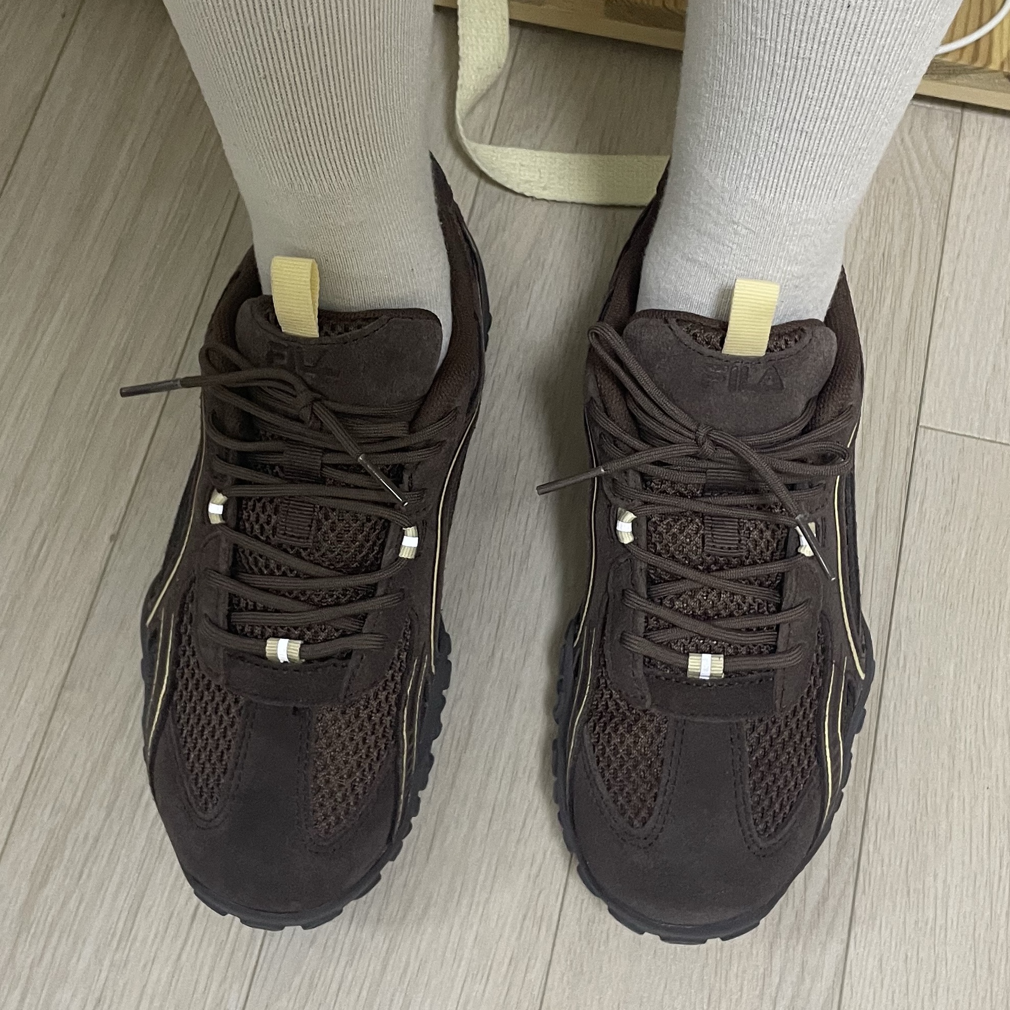 Fila Echappe Choco 착용 스타일 - 1