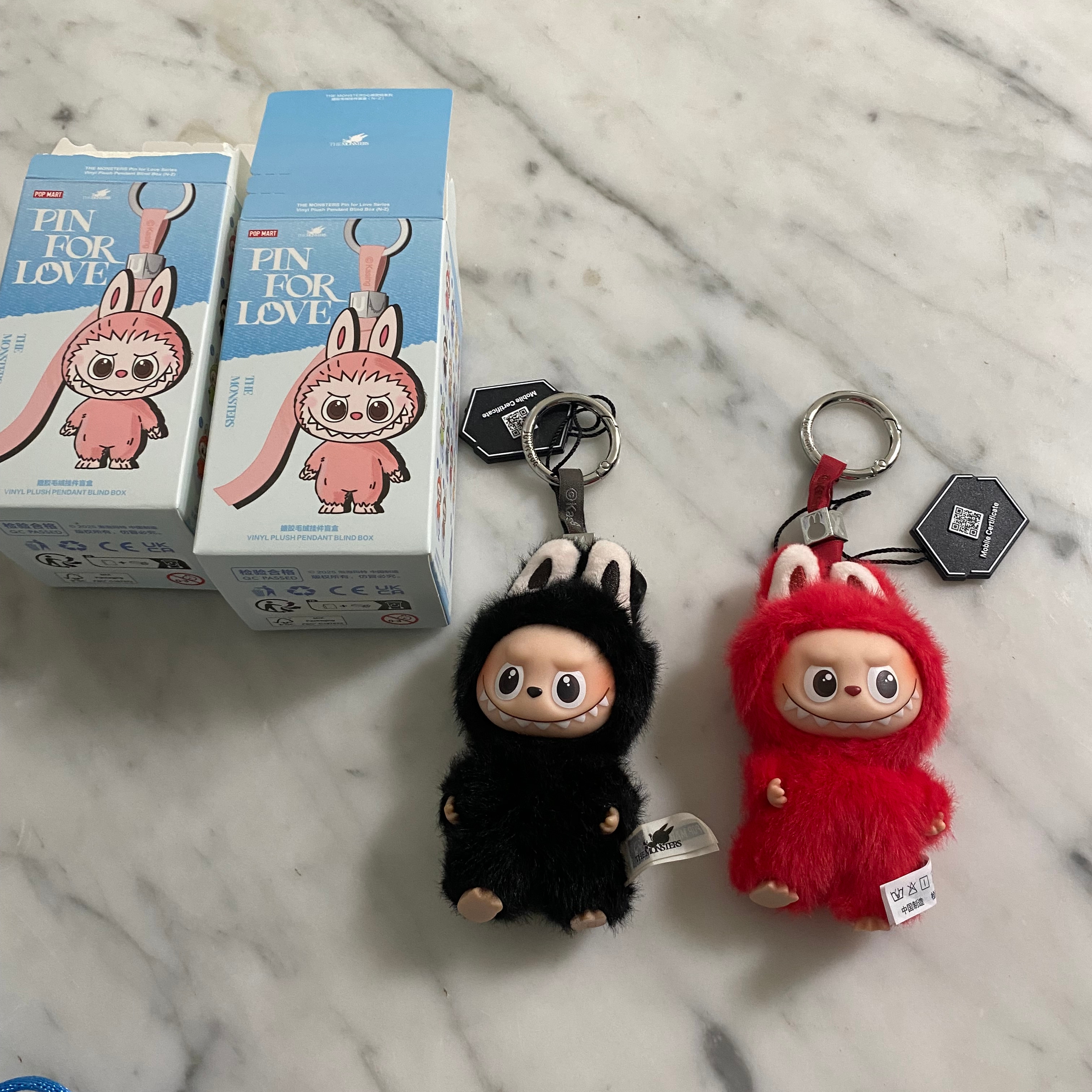 Pop Mart Labubu The Monsters Pin For Love Series Vinyl Plush Pendant (N-Z) X (Opened Case) 착용 스타일