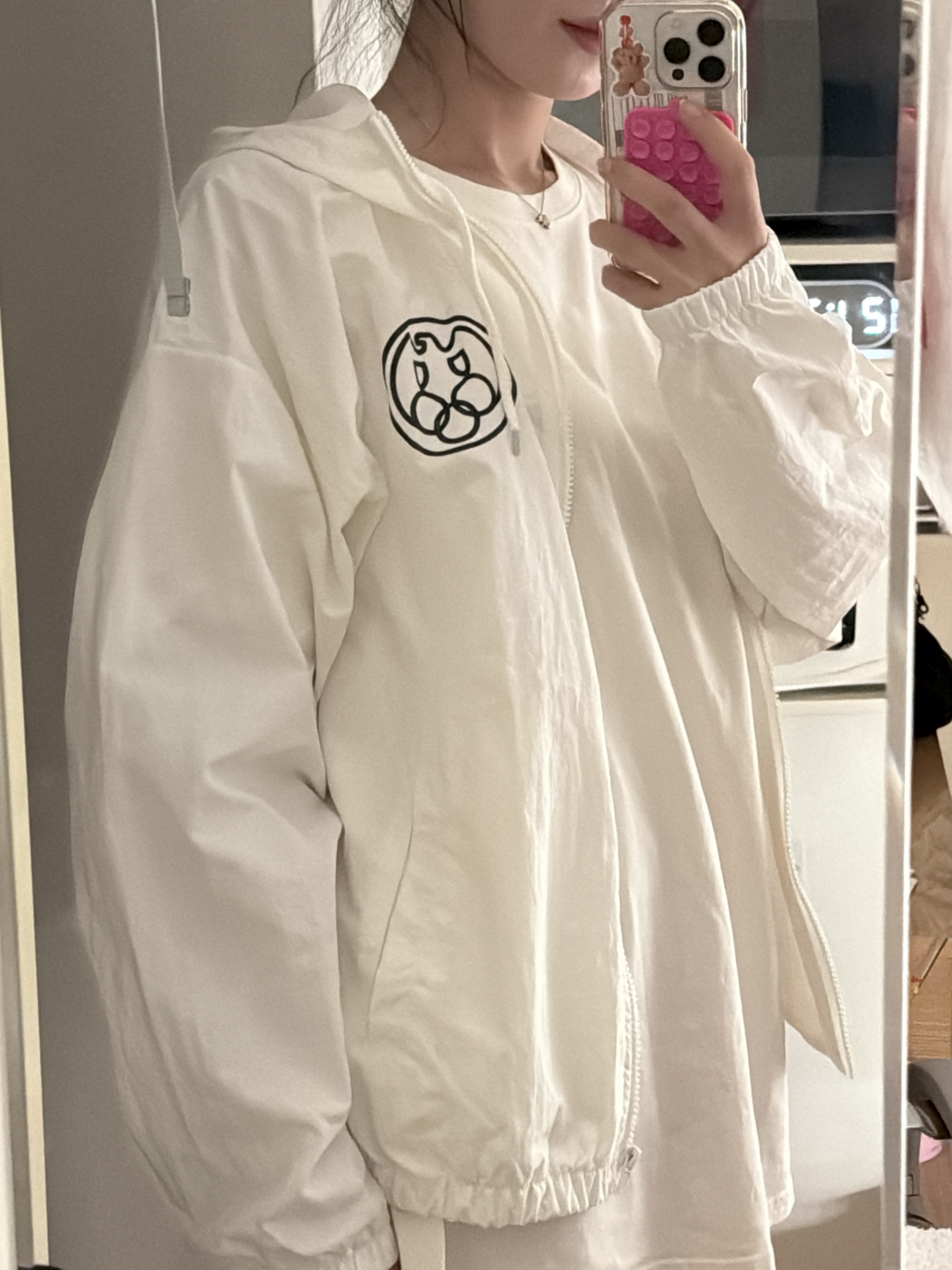 Yeezy x Gosha Rubchinskiy Vulture WB-01 Jacket White 착용 스타일 - 2