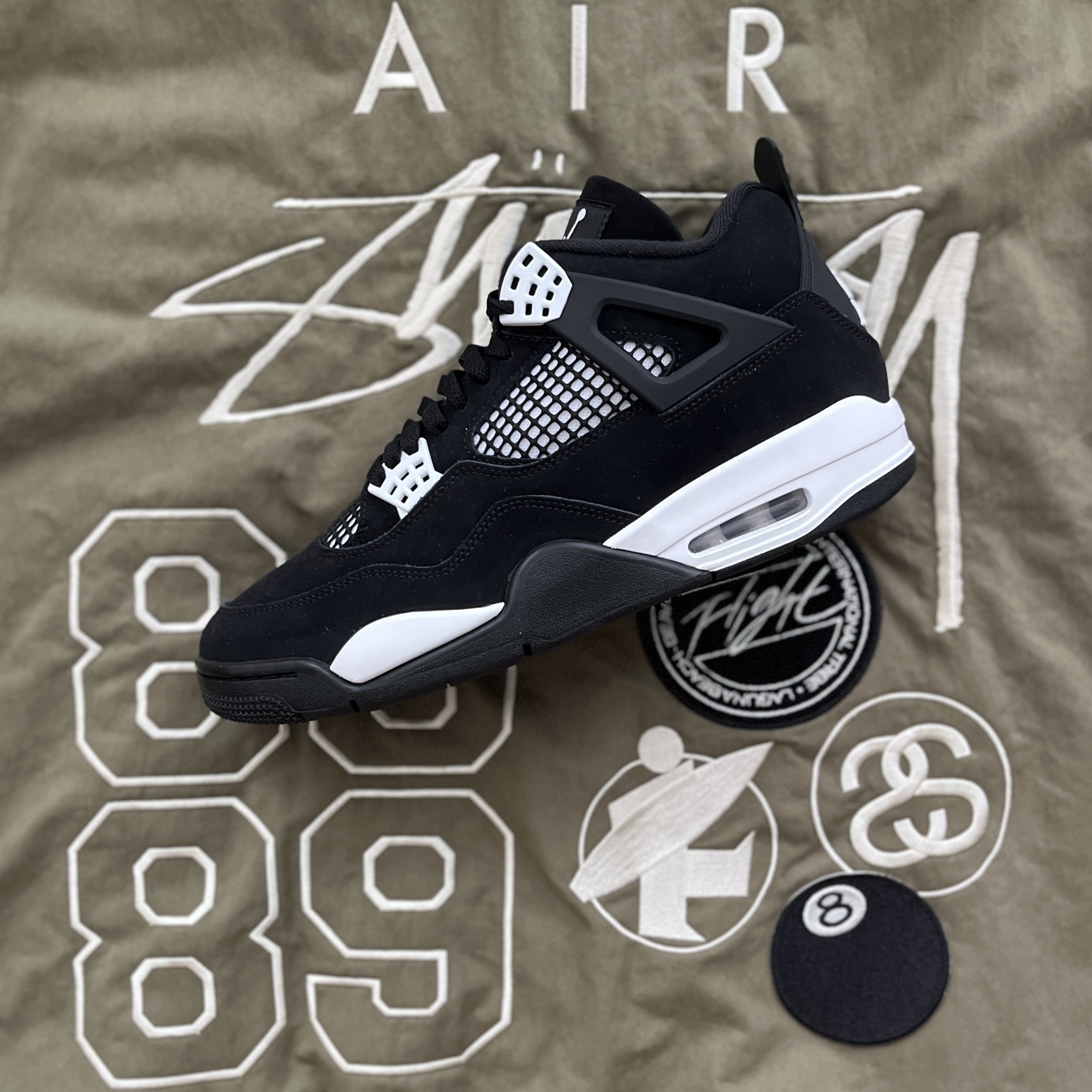 Jordan 4 x Undefeated Retro OG SP Deep Green and Clementine, Jordan 4 Retro White Thunder 착용 스타일 - 2