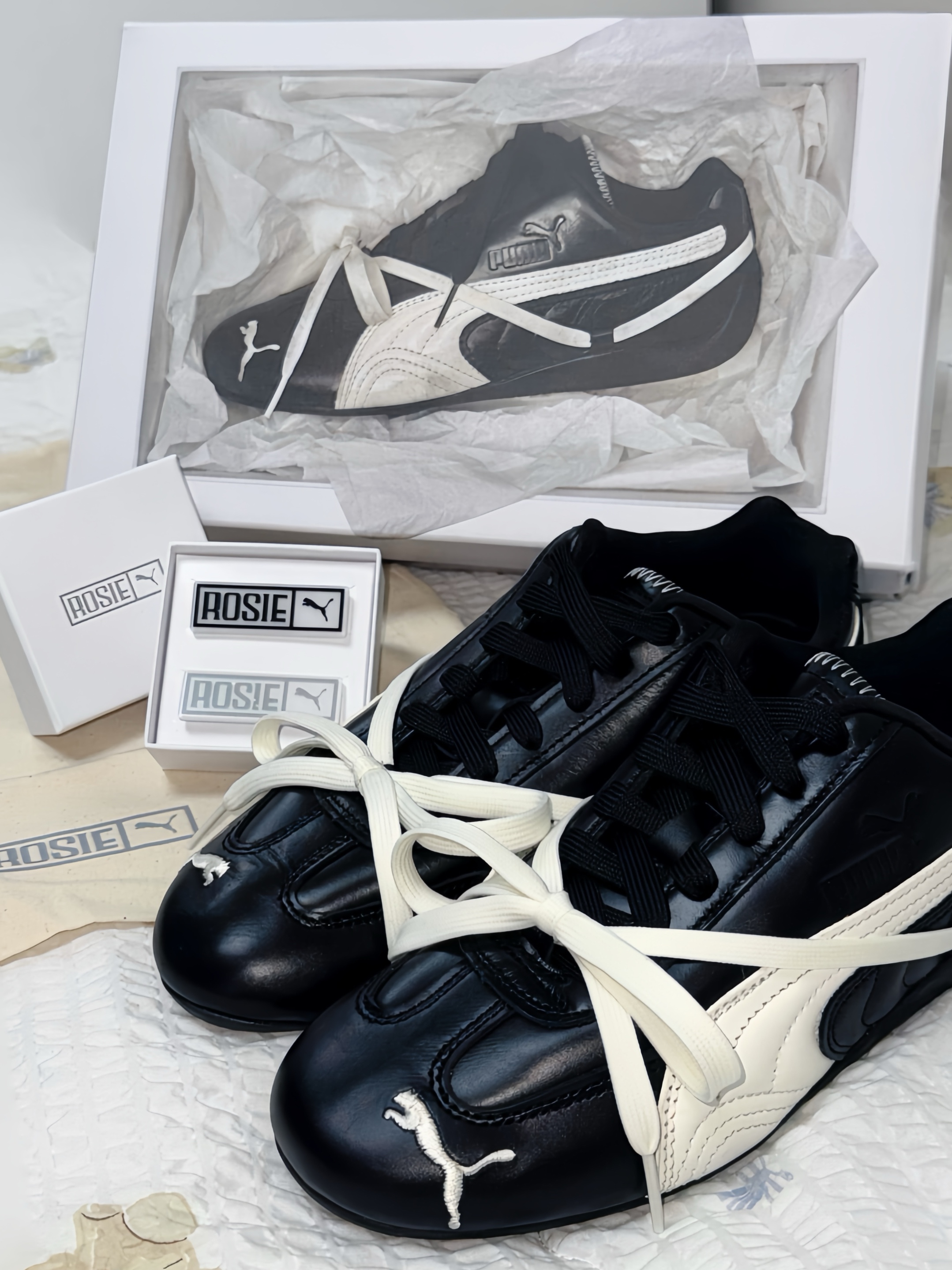 (W) Puma x Rosé Speedcat PRM Black Warm White 착용 스타일 - 1