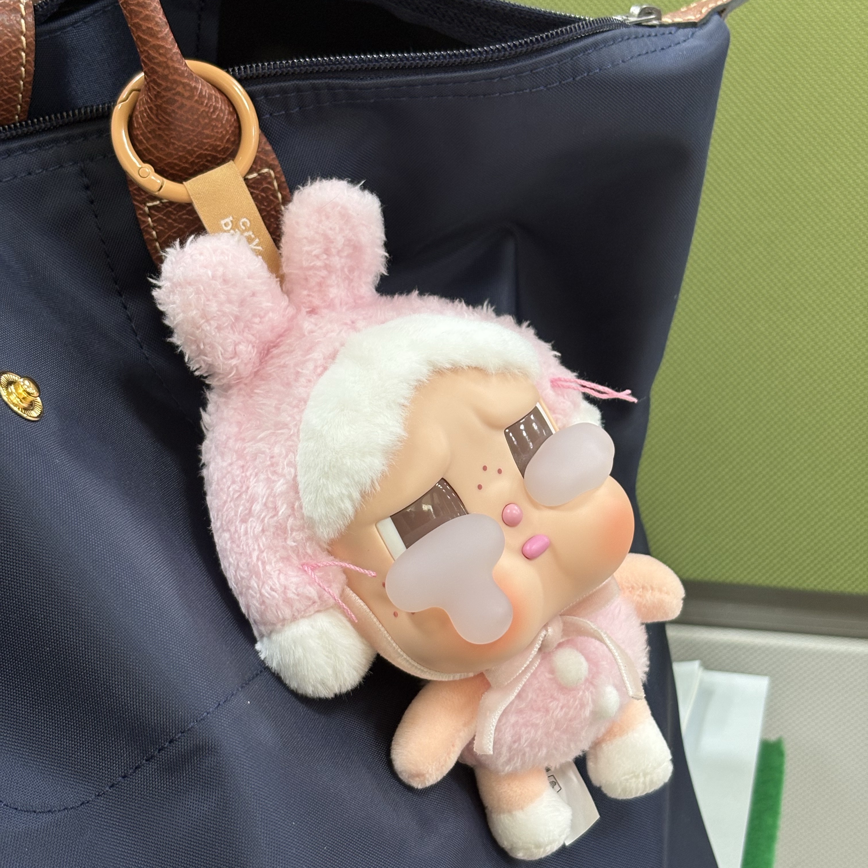 Pop Mart Crybaby Crying Again Series Plush Keyring Sealed Case (1 Blind Box) 착용 스타일