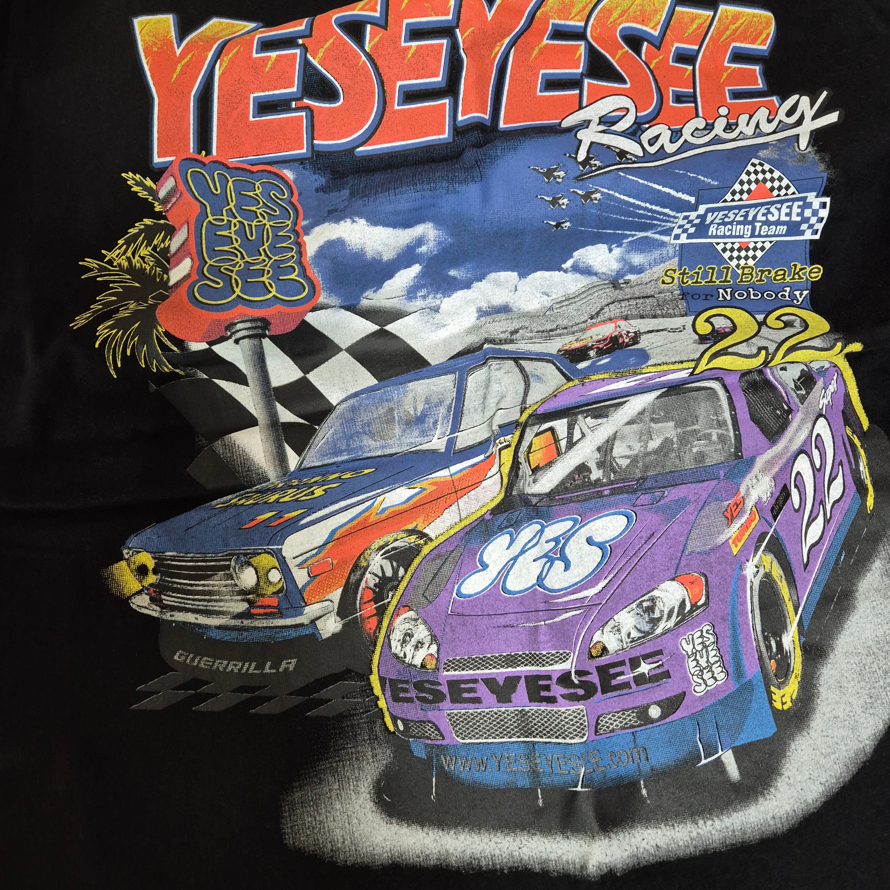 YESEYESEE Racing Tee Black 착용 스타일