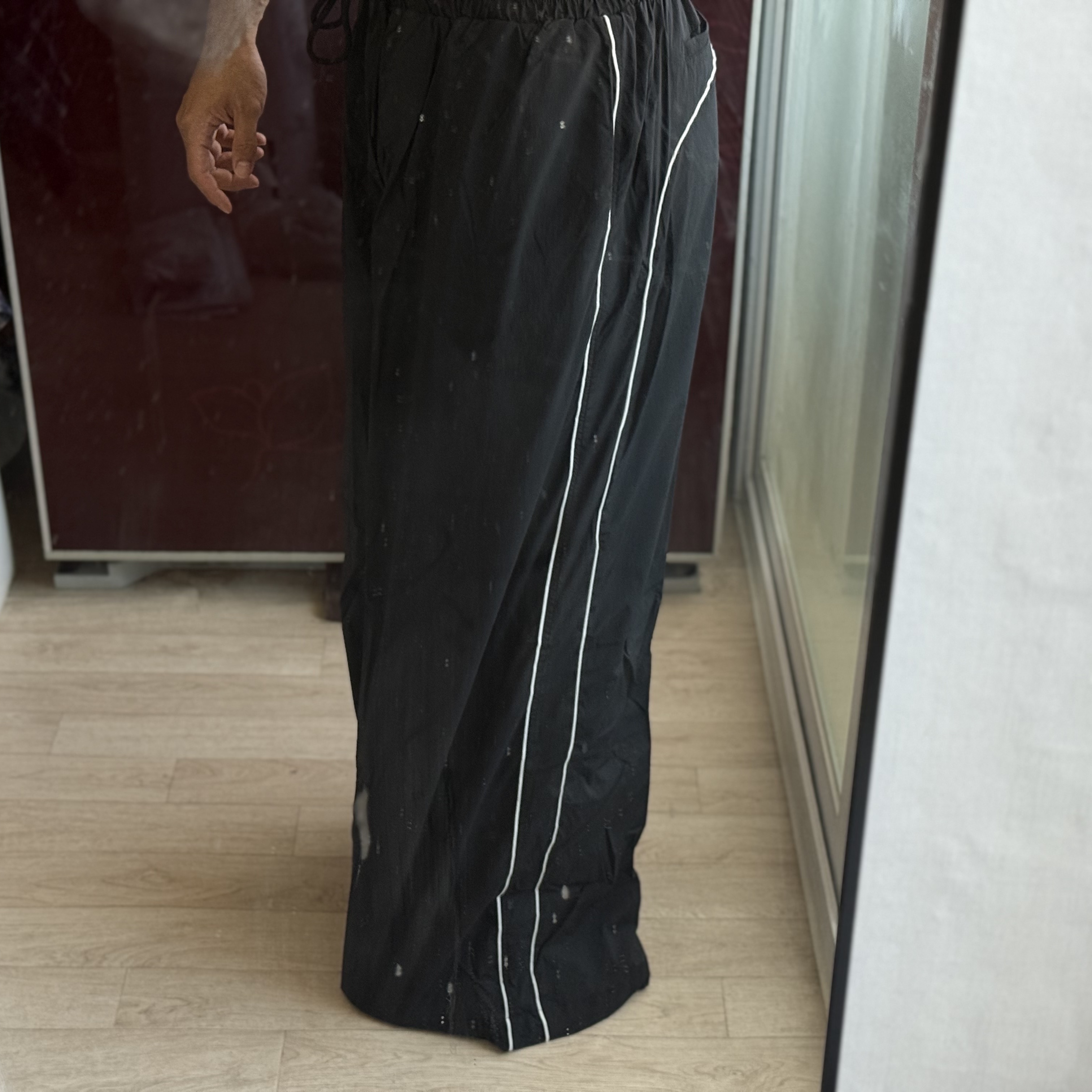 Undermycar Mu.126 Original Logo Piping Line Nylon Pants Black 착용 스타일