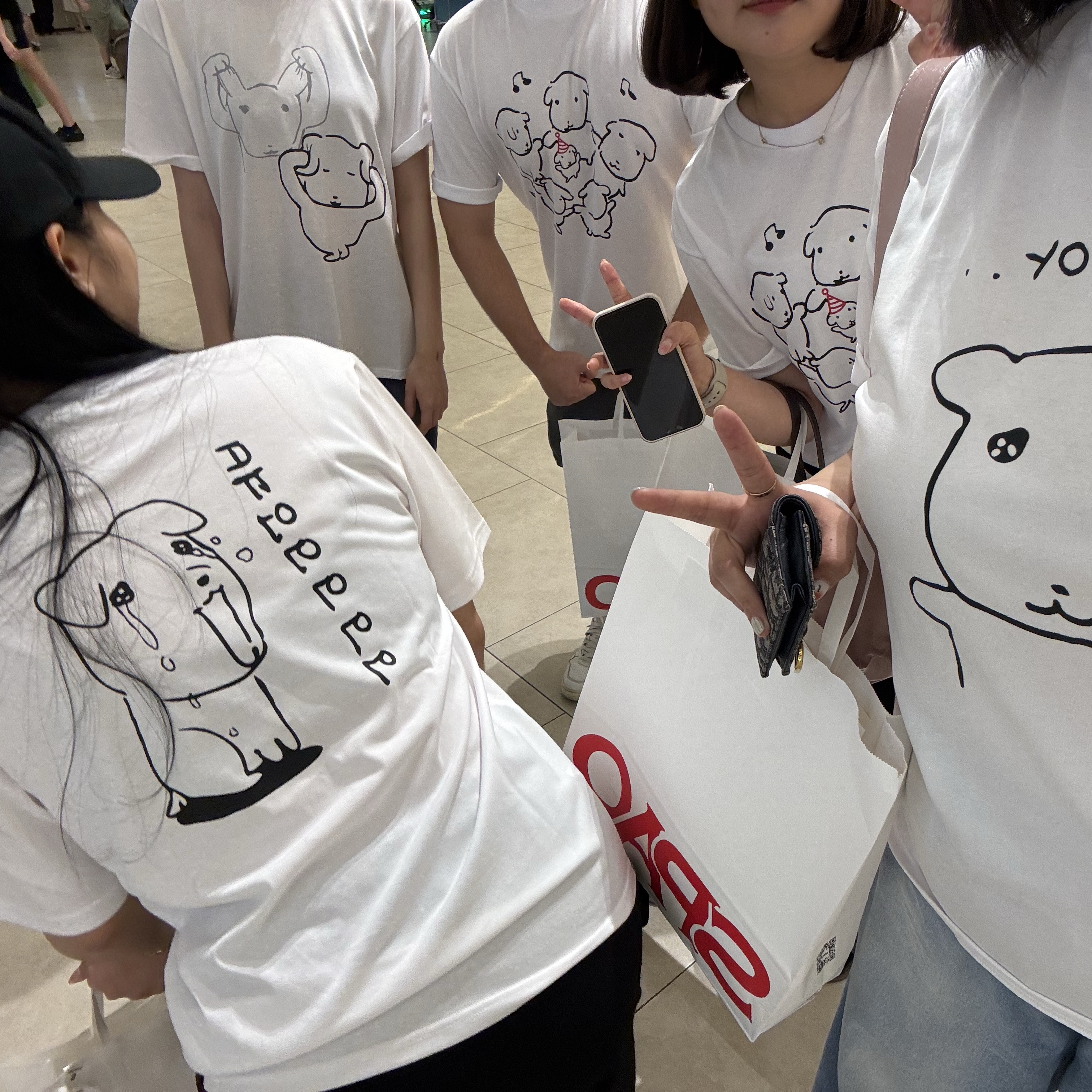 Spao x Ganadi Short Sleeve T-Shirt White 착용 스타일