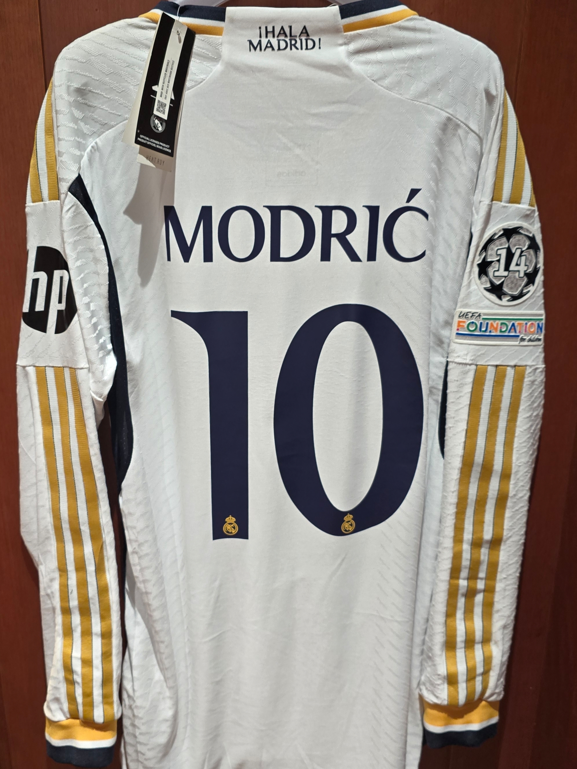 Adidas Real Madrid 2023/24 Home Authentic Long Sleeve Jersey White - US Sizing (Non Marking Ver.) 착용 스타일 - 2