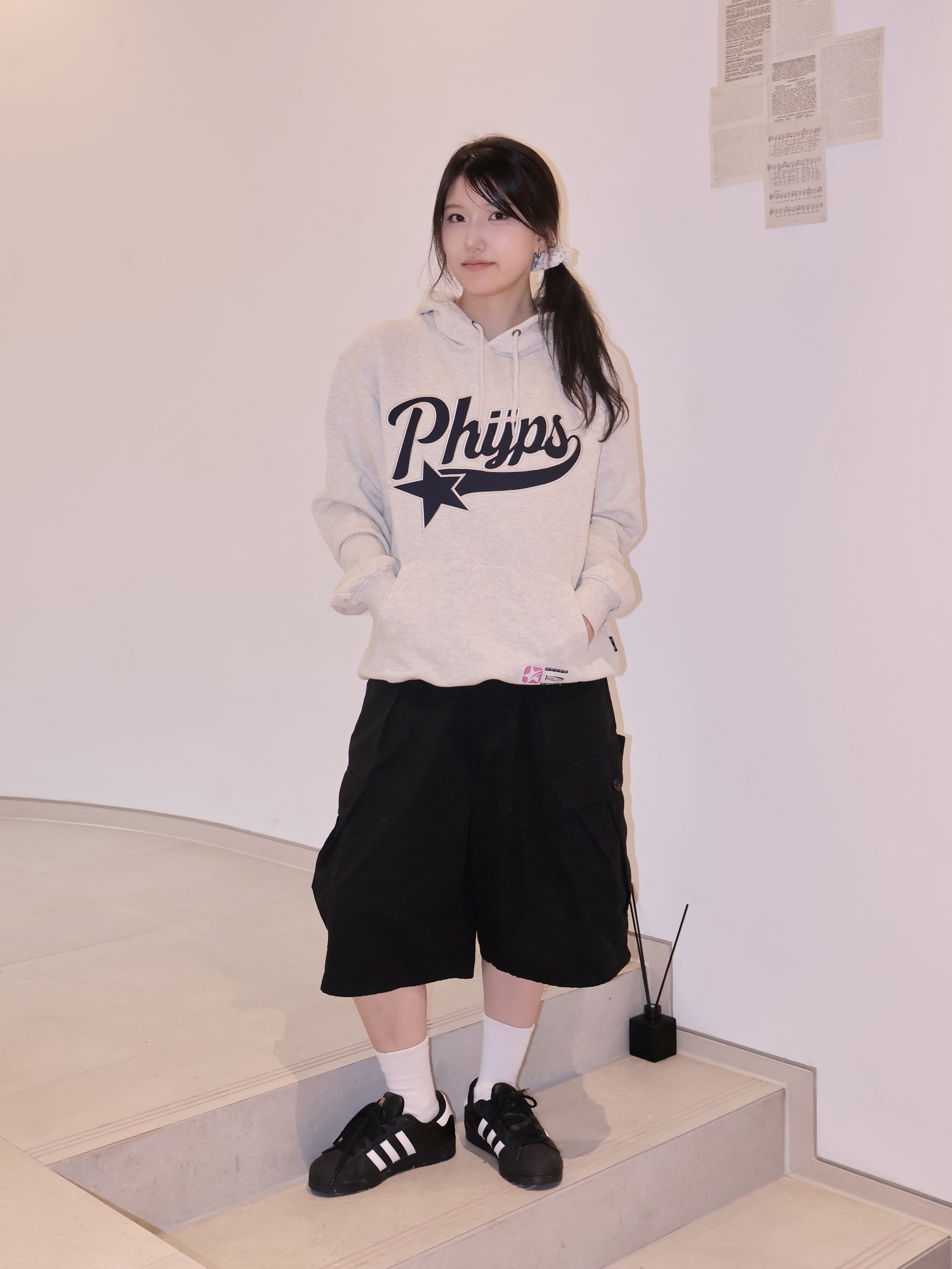 Phyps Dept Star Tail Hooded Zip-Up Grey, Adidas Superstar Core Black White 착용 스타일 - 4