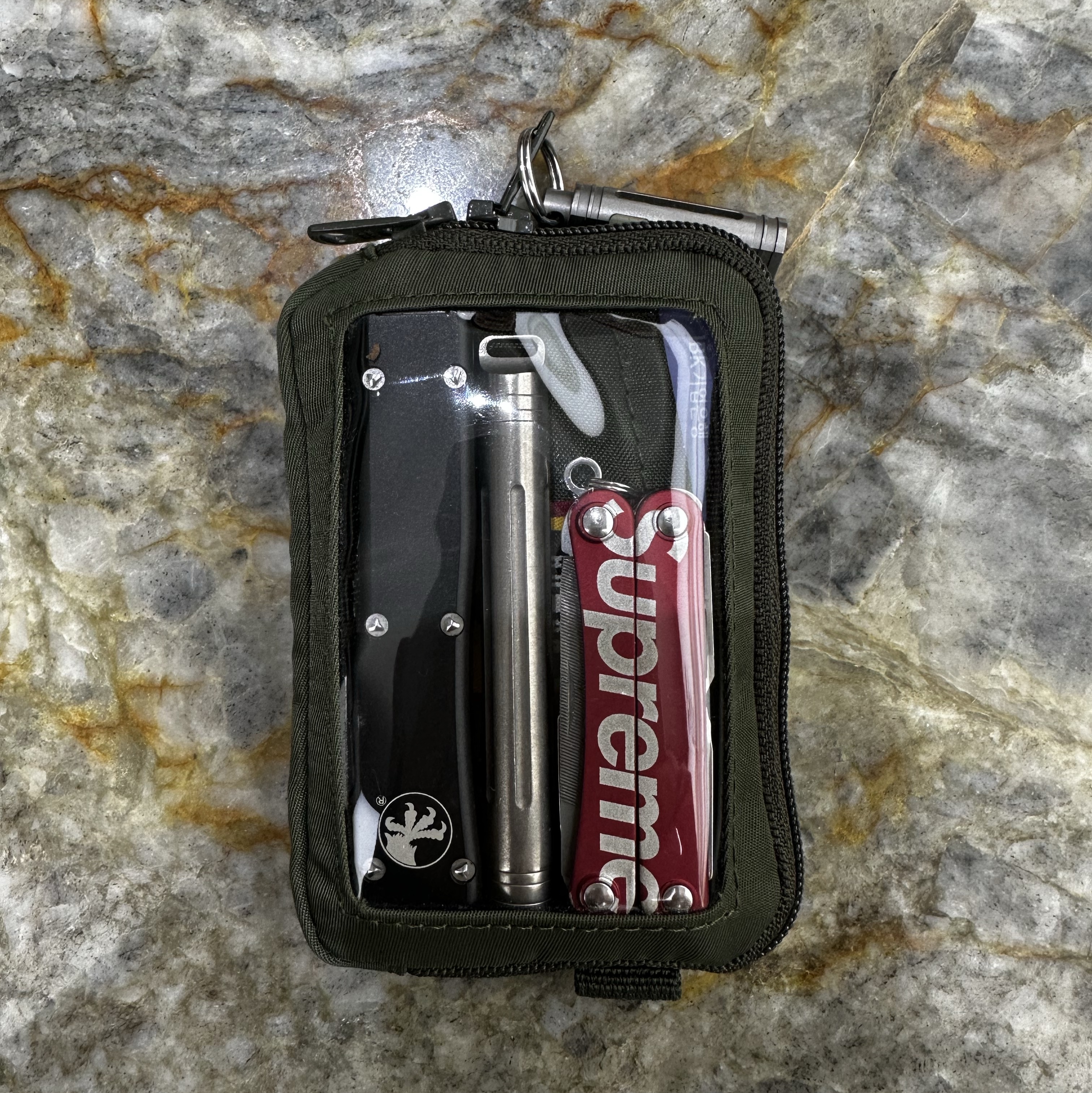 Human Made Military Card Case Olive Drab, Supreme x Tetris Mini Clear - 24SS (Korean Ver.) 착용 스타일 - 1