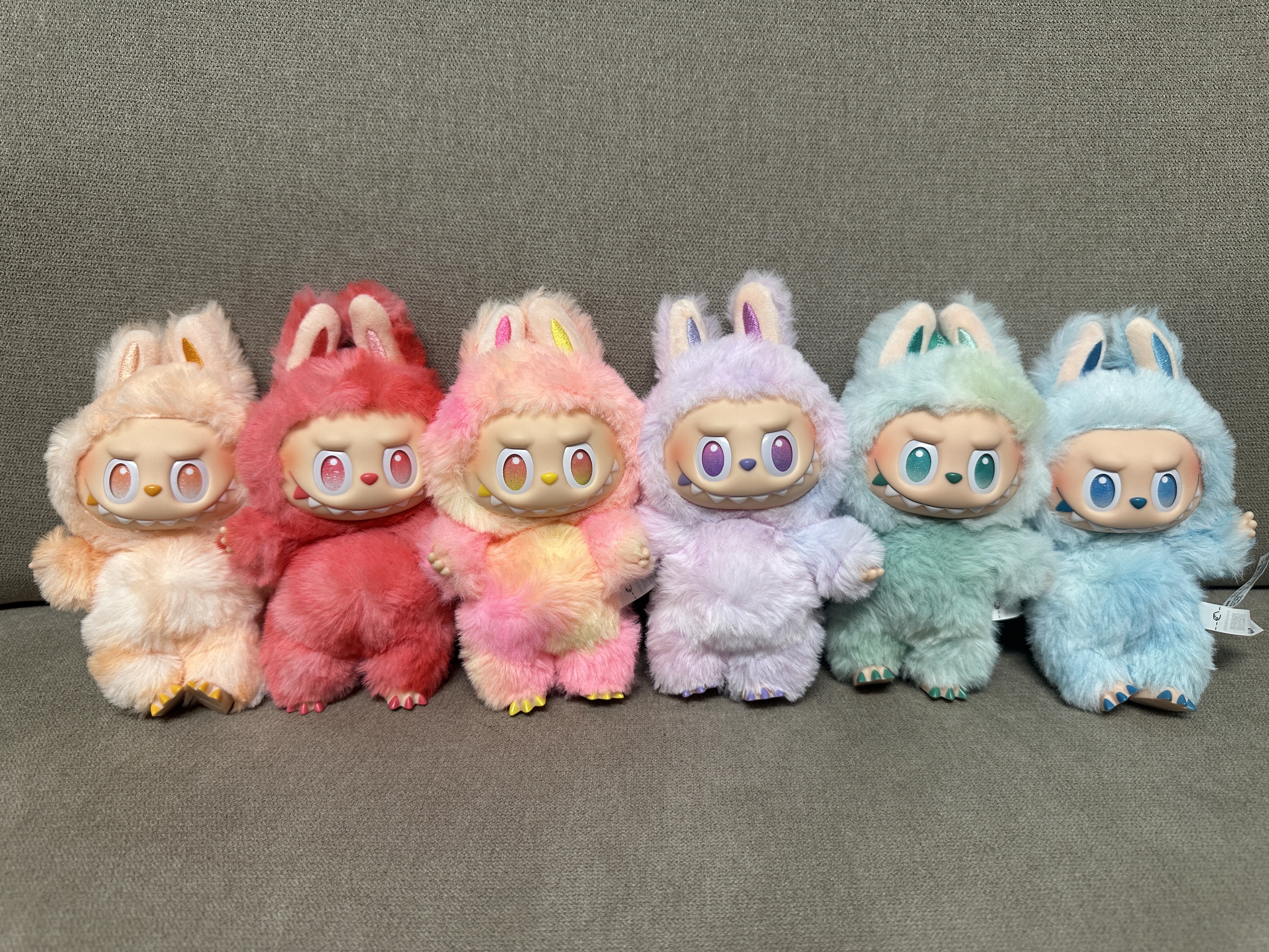 Pop Mart Labubu The Monsters Highlight Series Sealed Case (6 Blind Boxes) 착용 스타일