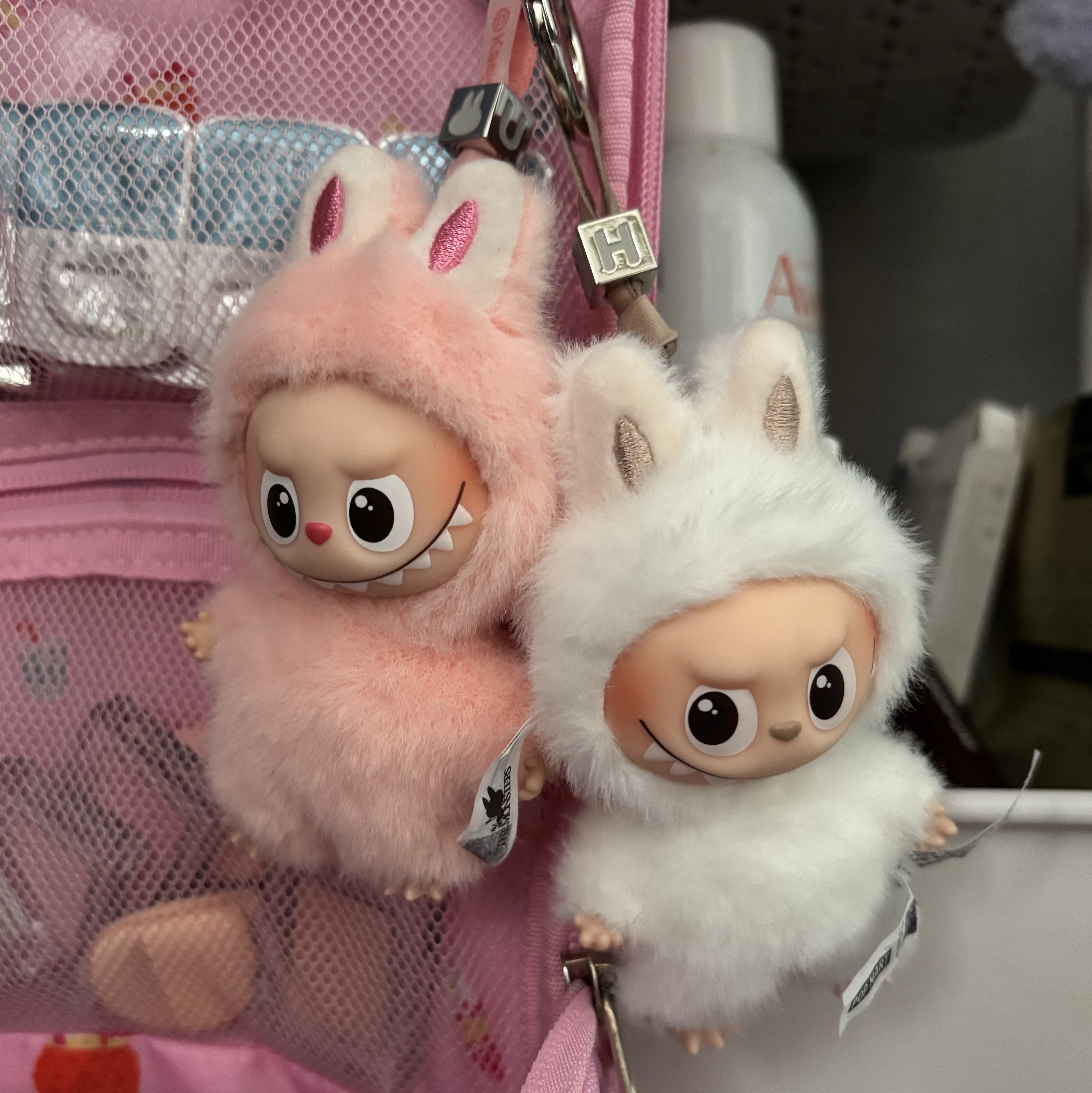 Pop Mart Labubu The Monsters Pin For Love Series Vinyl Plush Pendant Sealed Case (A-M) (1 Blind Box), Pop Mart Labubu The Monsters Pin For Love Series Vinyl Plush Pendant (N-Z) U (Opened Case) 착용 스타일