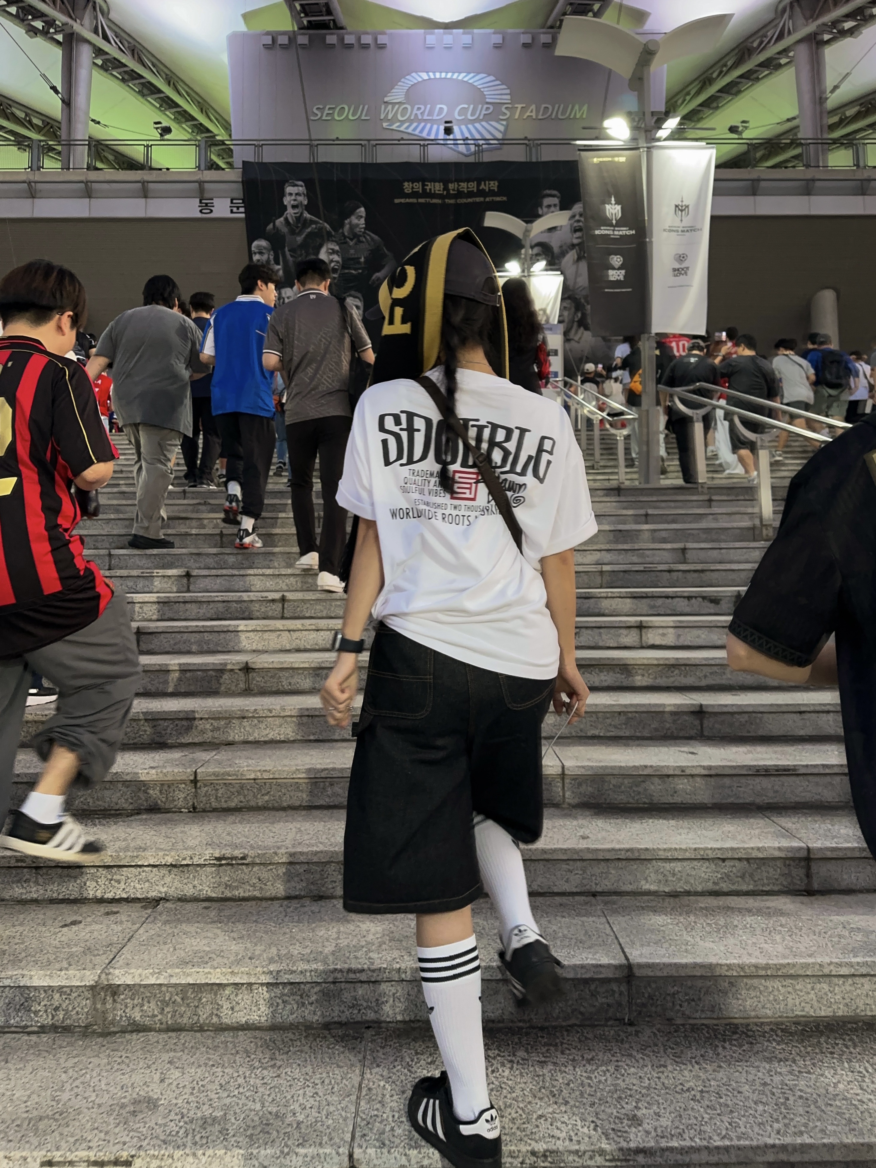 [PRE-ORDER] FC SPEAR Knit Muffler Black 착용 스타일 - 3