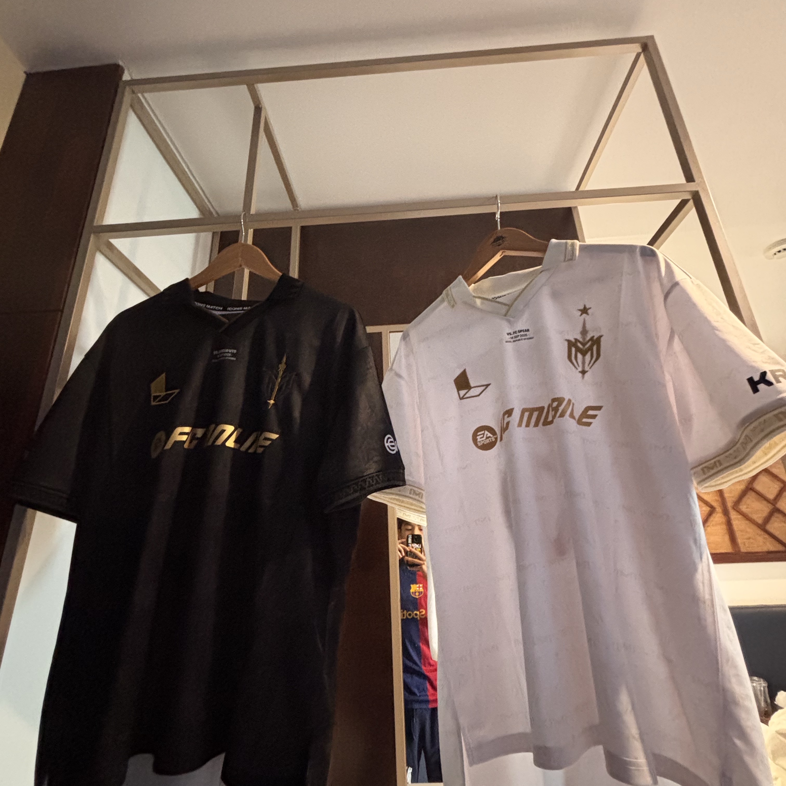 [PRE-ORDER] FC SPEAR Jersey Black S (Marking), [PRE-ORDER] 2025 ICONS MATCH Winners Jersey M (Marking) 착용 스타일