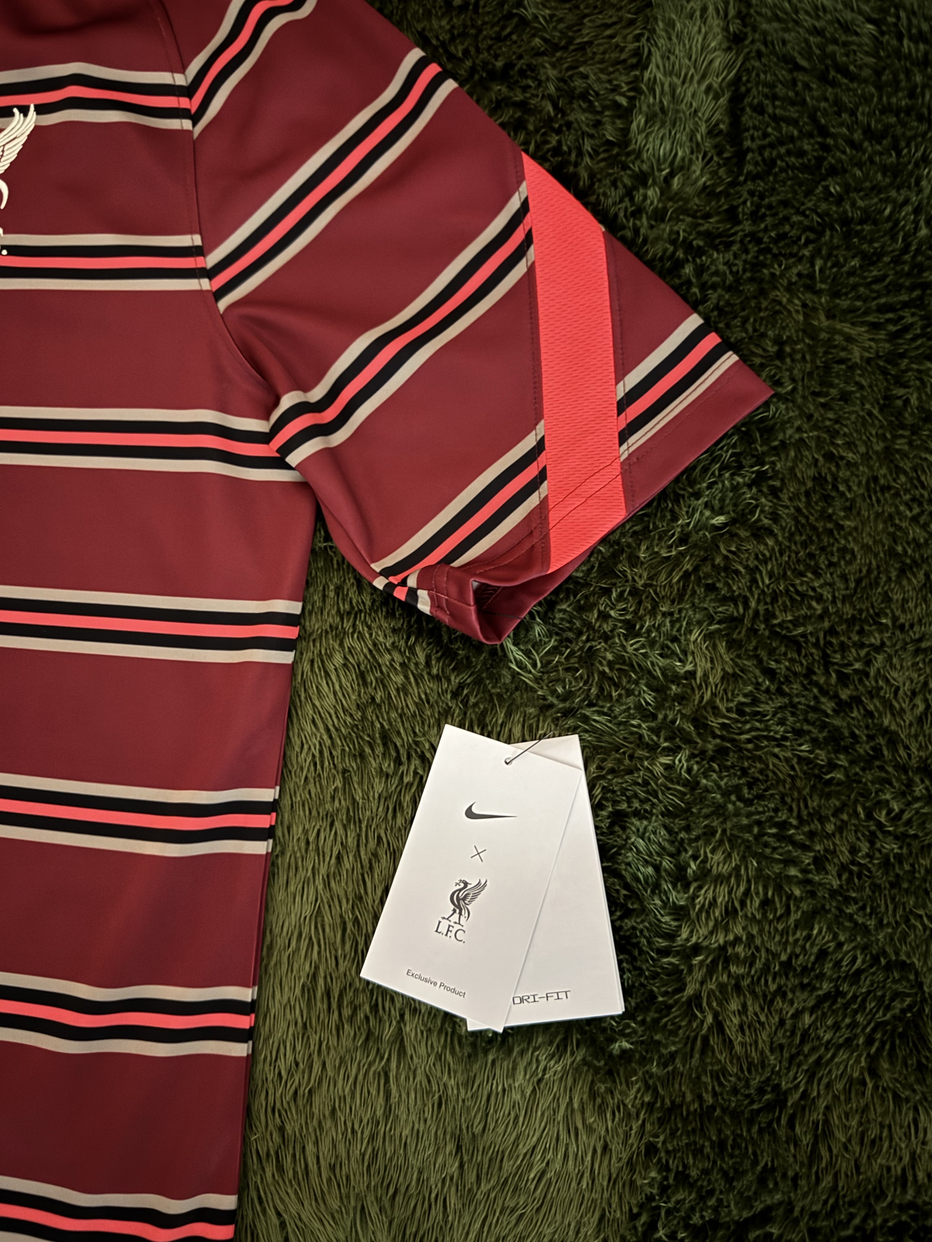 Nike Liverpool FC 2021/22 Pre-Match Short Sleeve Football Top Team Red Bright Crimson (Non Marking Ver.) 착용 스타일 - 4