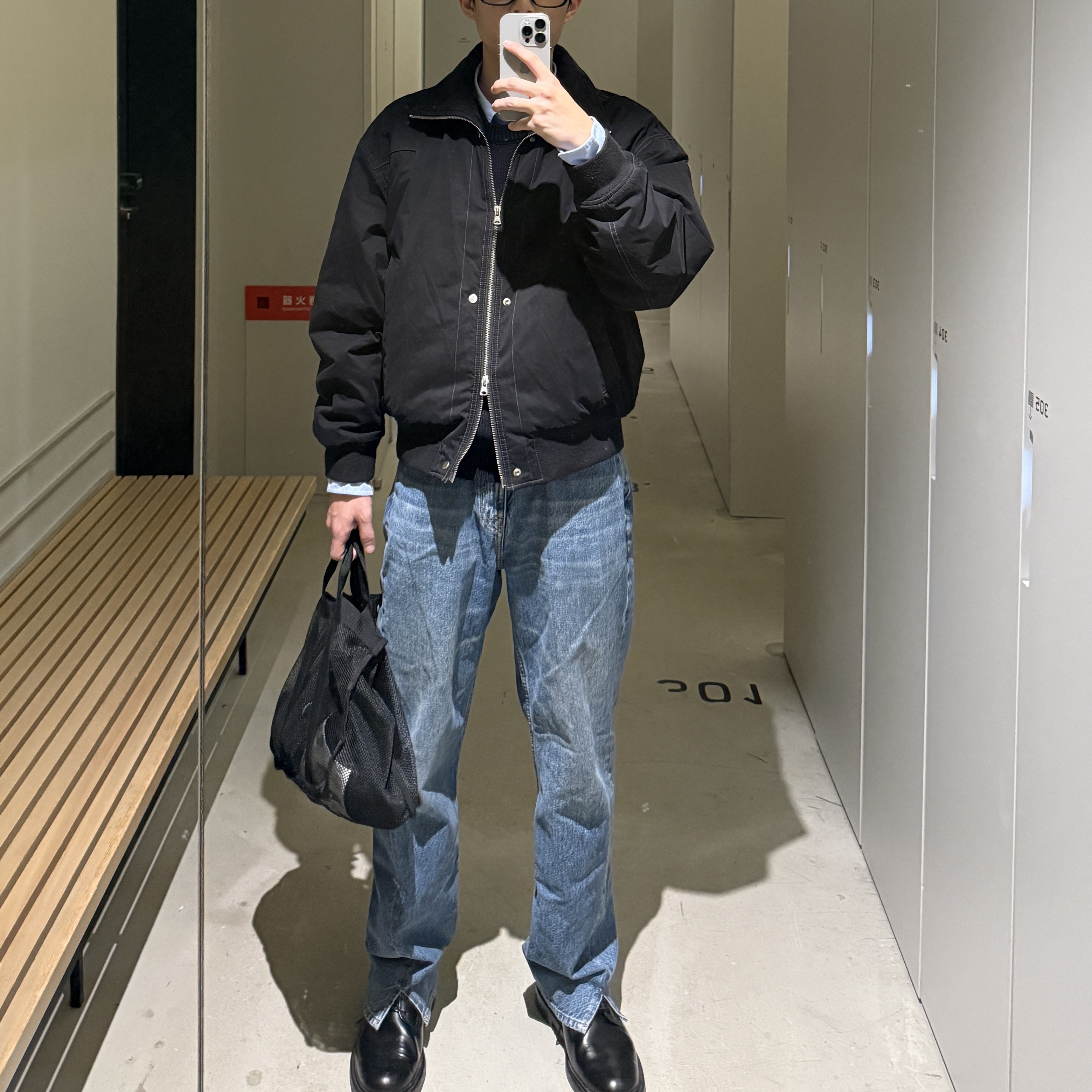 Dr. Martens Adrian Smooth Black, Our Legacy Sabot Cut Coastal Wash 착용 스타일 - 2