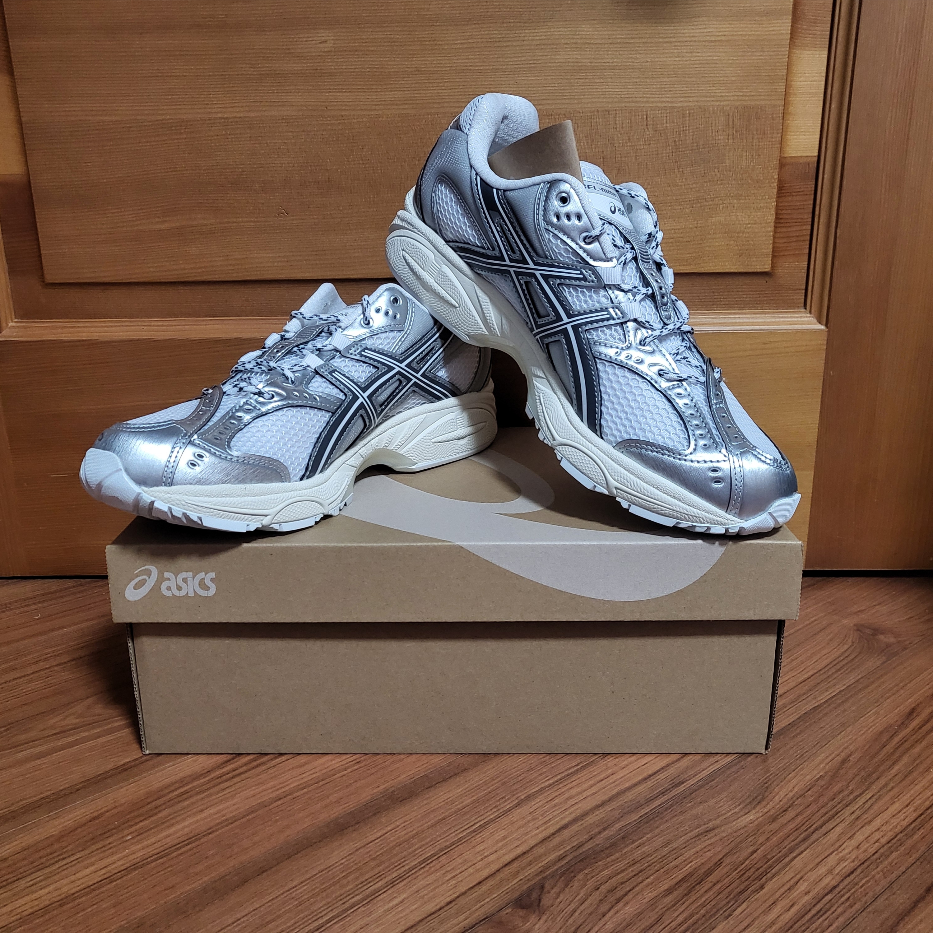 Asics Gel-Nimbus 10.1 White Glacier Grey - Korea Exclusive 착용 스타일