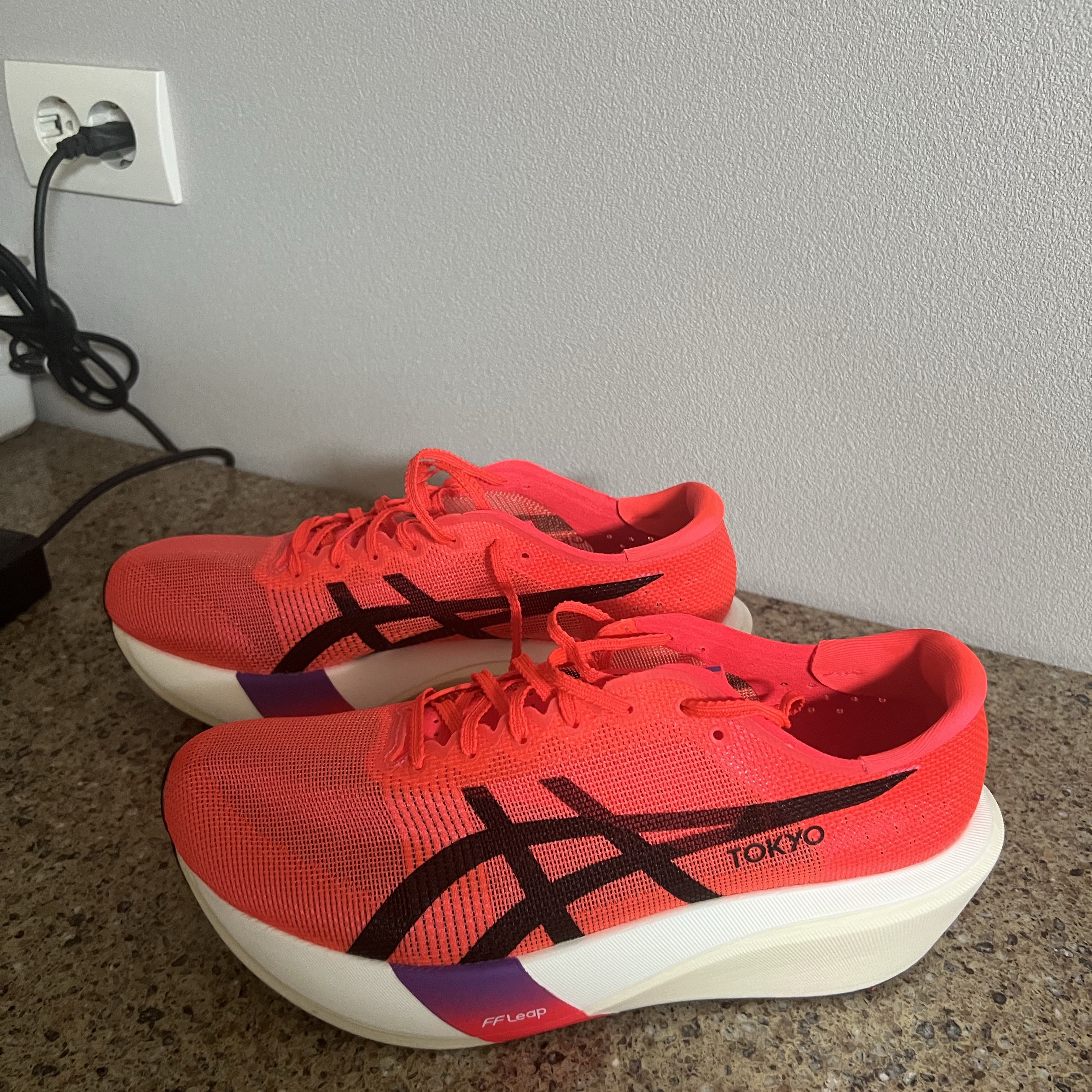 Asics Metaspeed Edge Tokyo Flash Red Black 착용 스타일