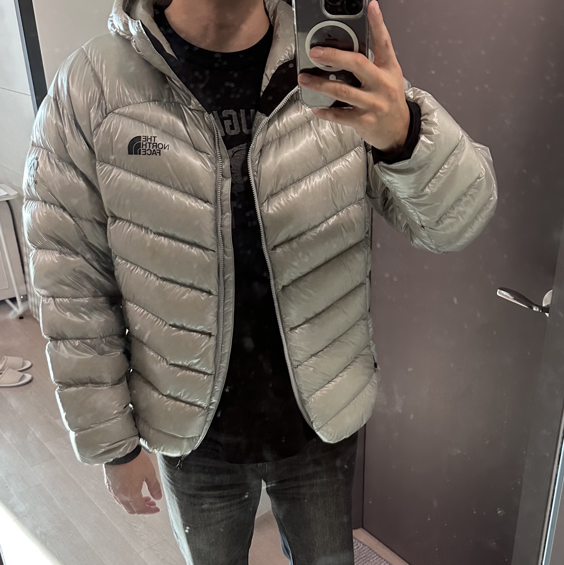 The North Face Summit Mattehorn RDS Down Jacket Light Gray 착용 스타일