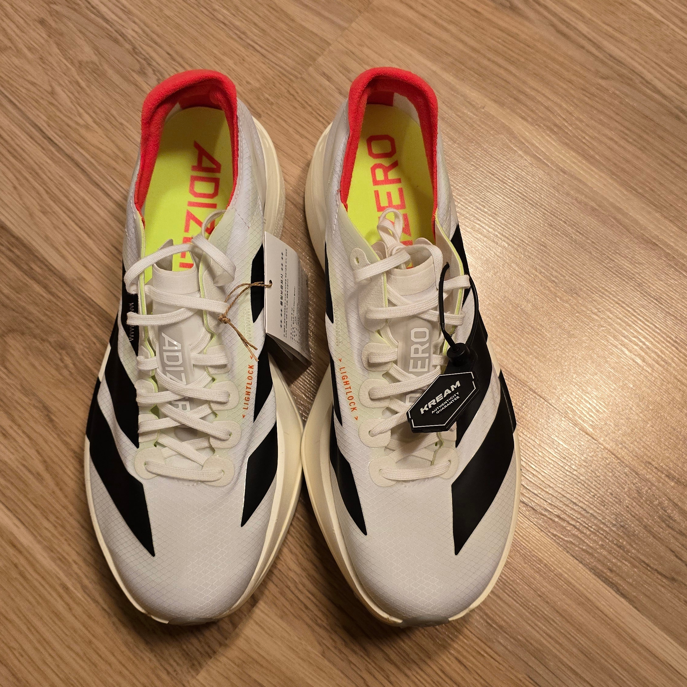 Adidas Adizero Adios Pro 4 Cloud White Core Black 착용 스타일 - 2
