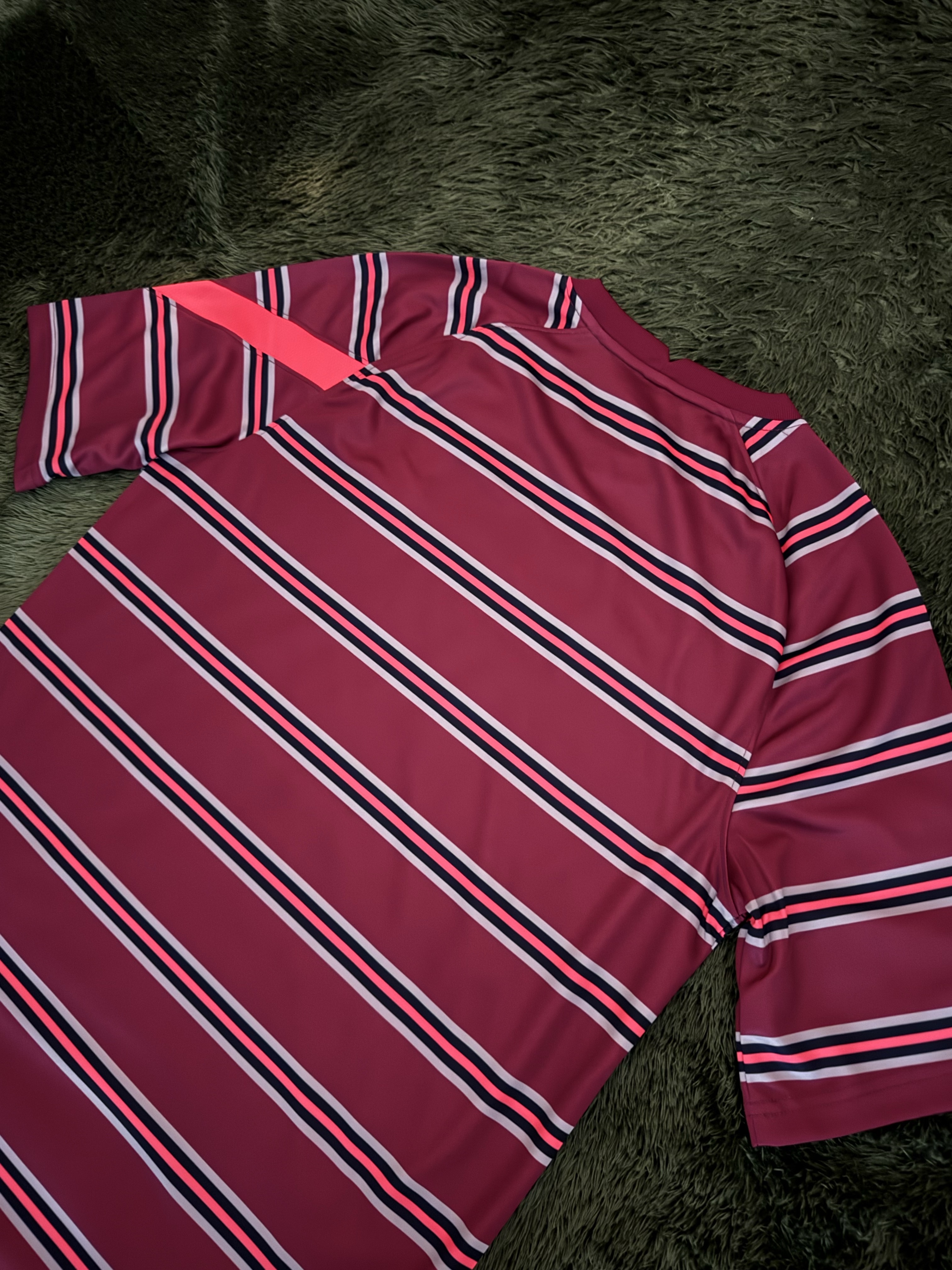 Nike Liverpool FC 2021/22 Pre-Match Short Sleeve Football Top Team Red Bright Crimson (Non Marking Ver.) 착용 스타일 - 8