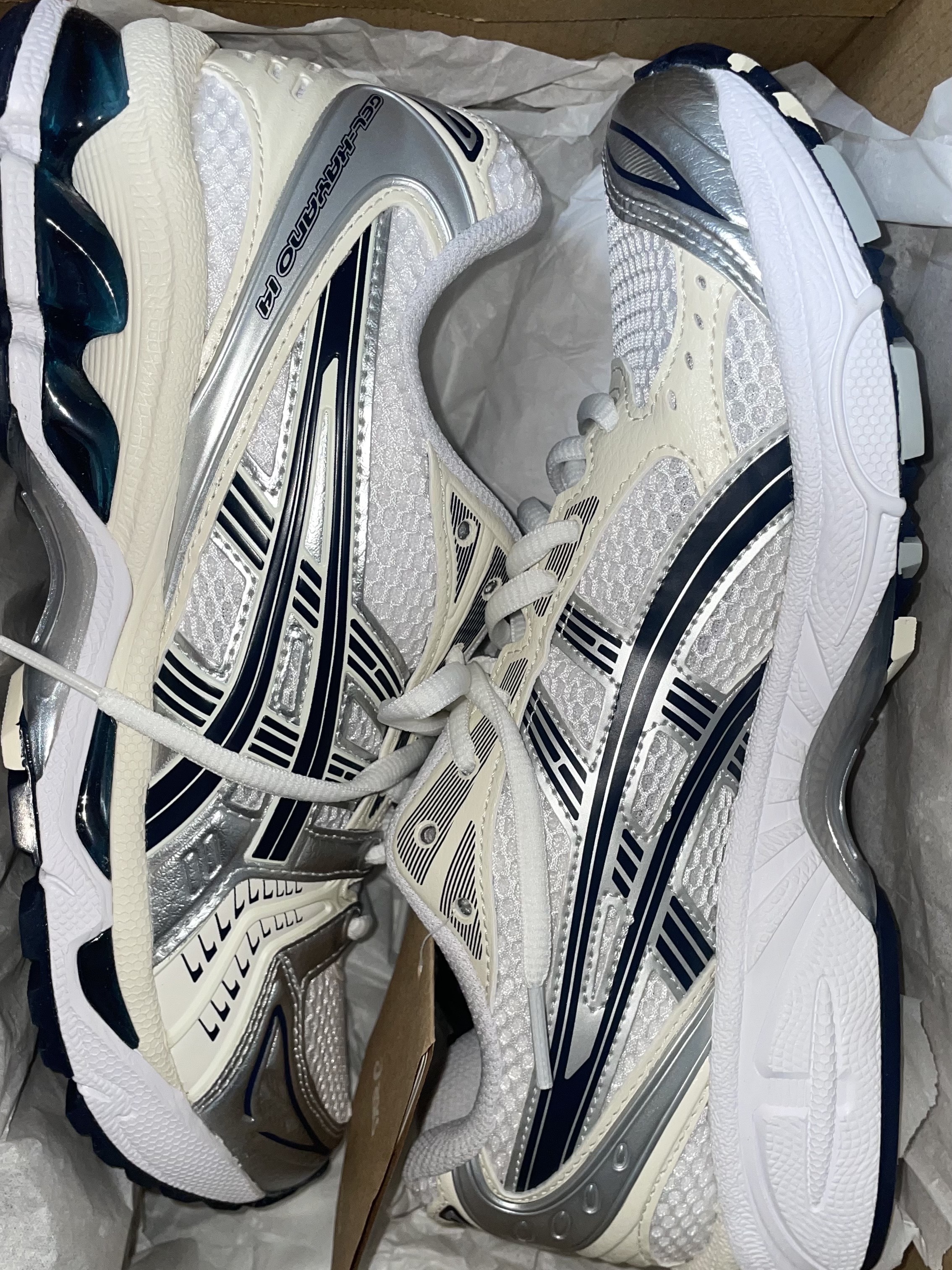 (W) Asics Gel-Kayano 14 White Midnight 착용 스타일