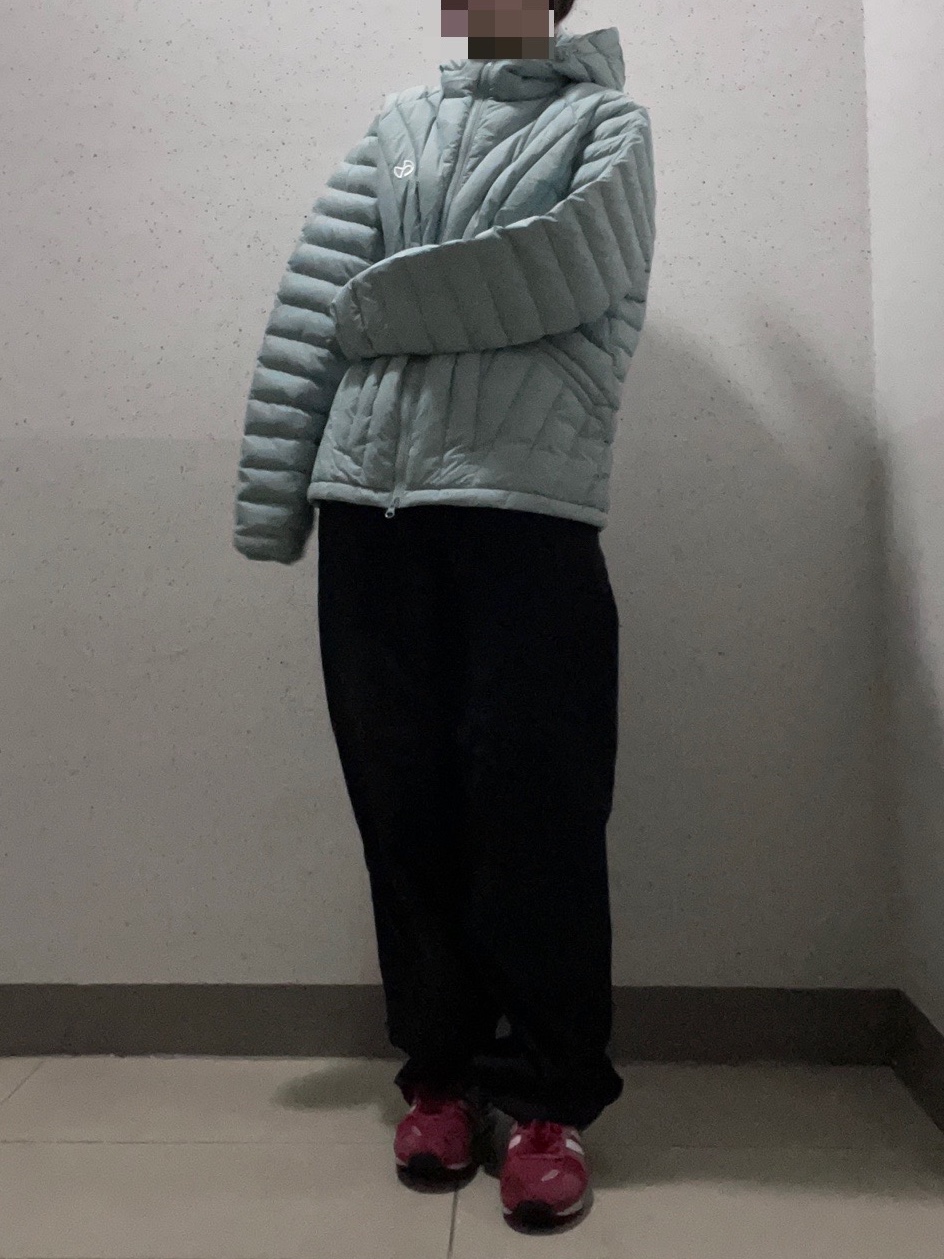 [KREAM 단독] NOMANUAL Nubes Light Duck Down Marina 착용 스타일 - 3