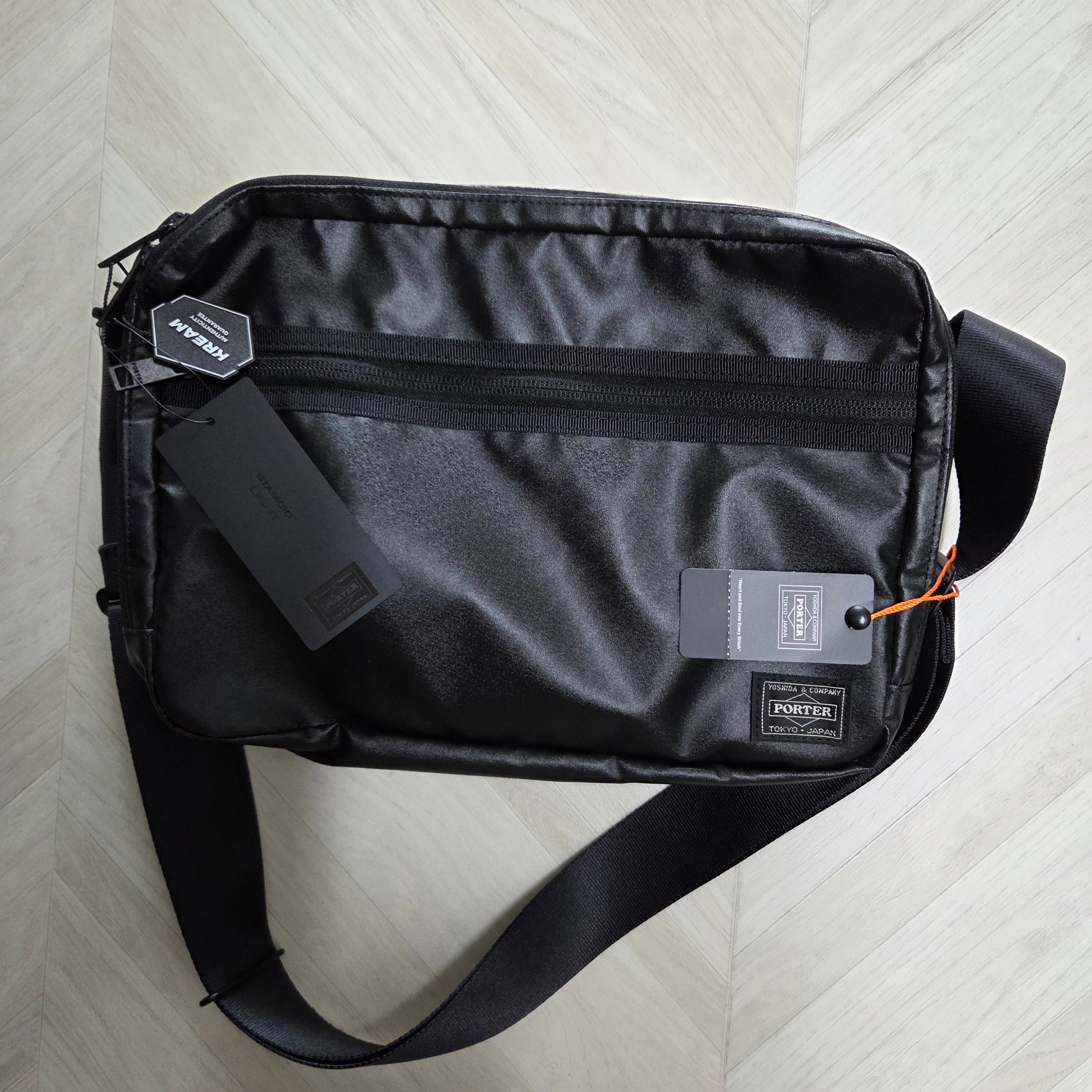 Porter Tactical Shoulder Bag Black 착용 스타일