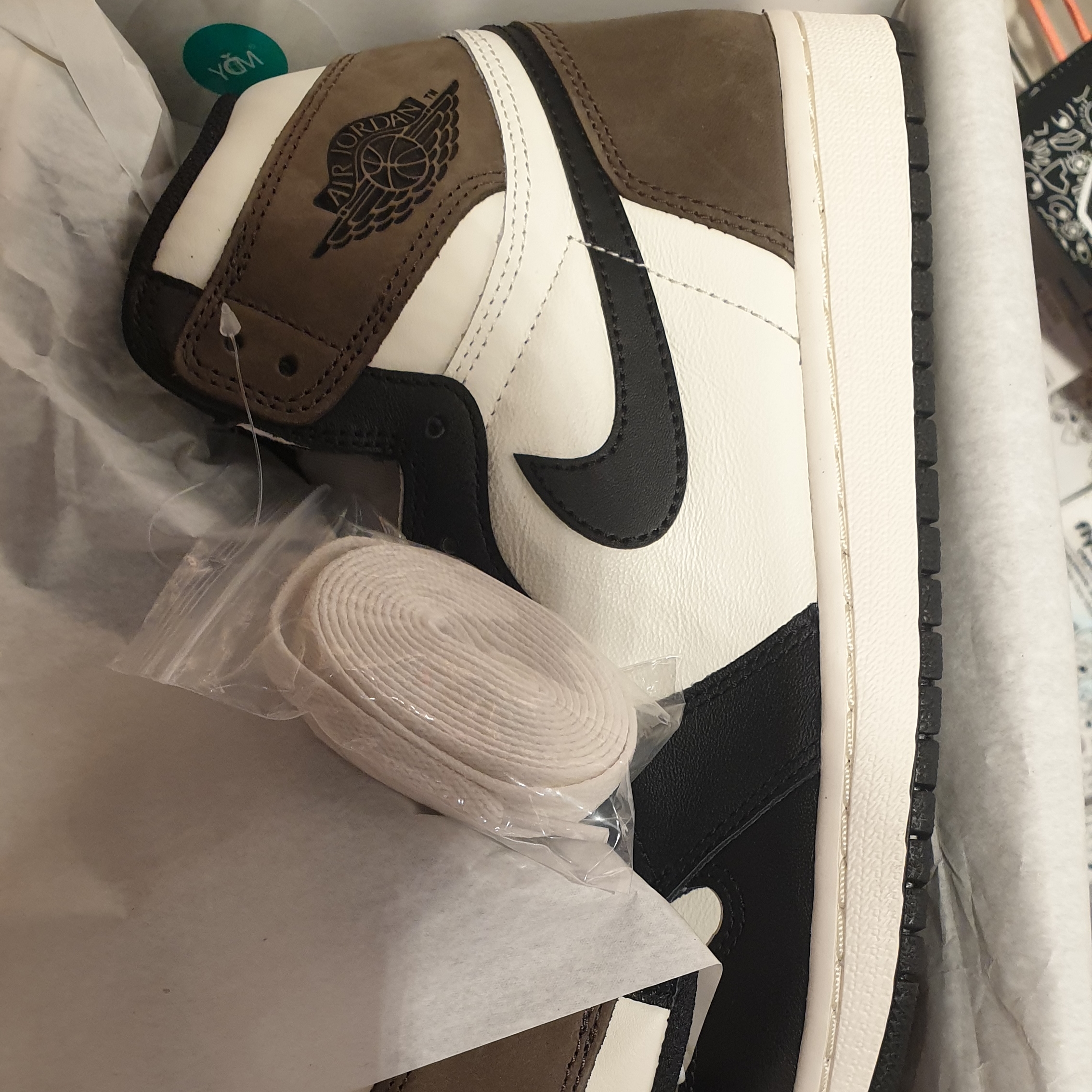 Jordan 1 Retro High OG Black Mocha 착용 스타일