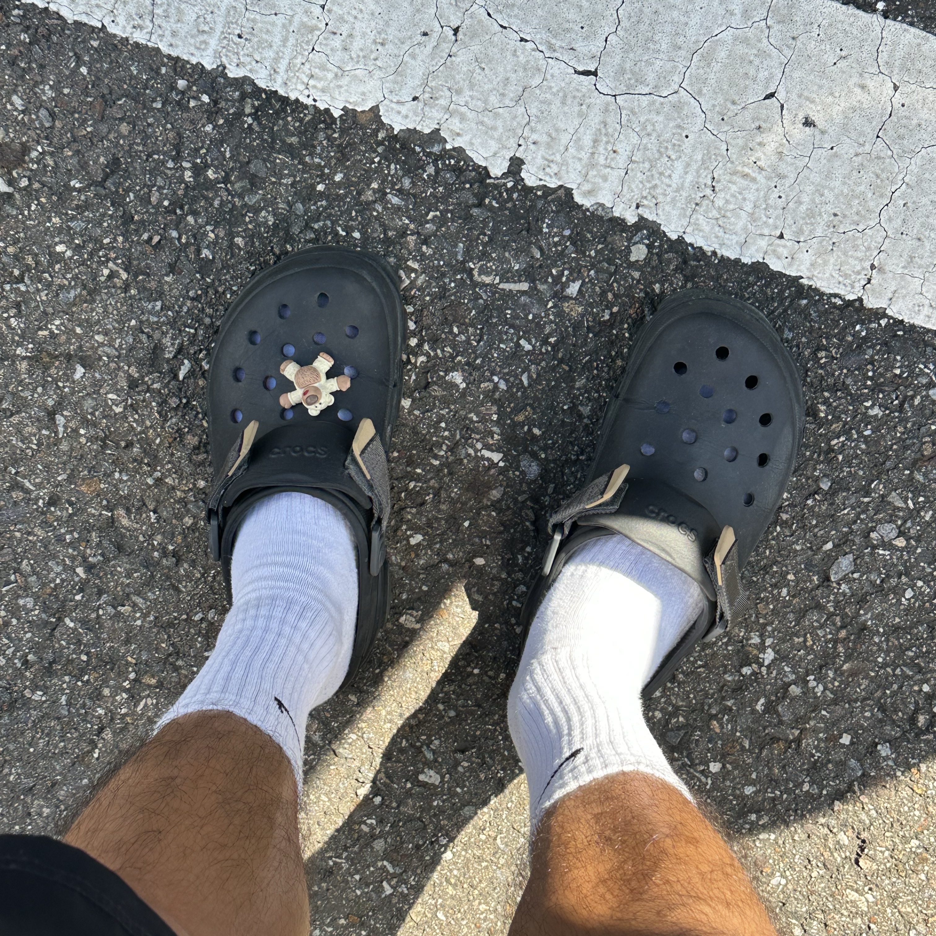 Crocs All Terrain Clog Black 착용 스타일