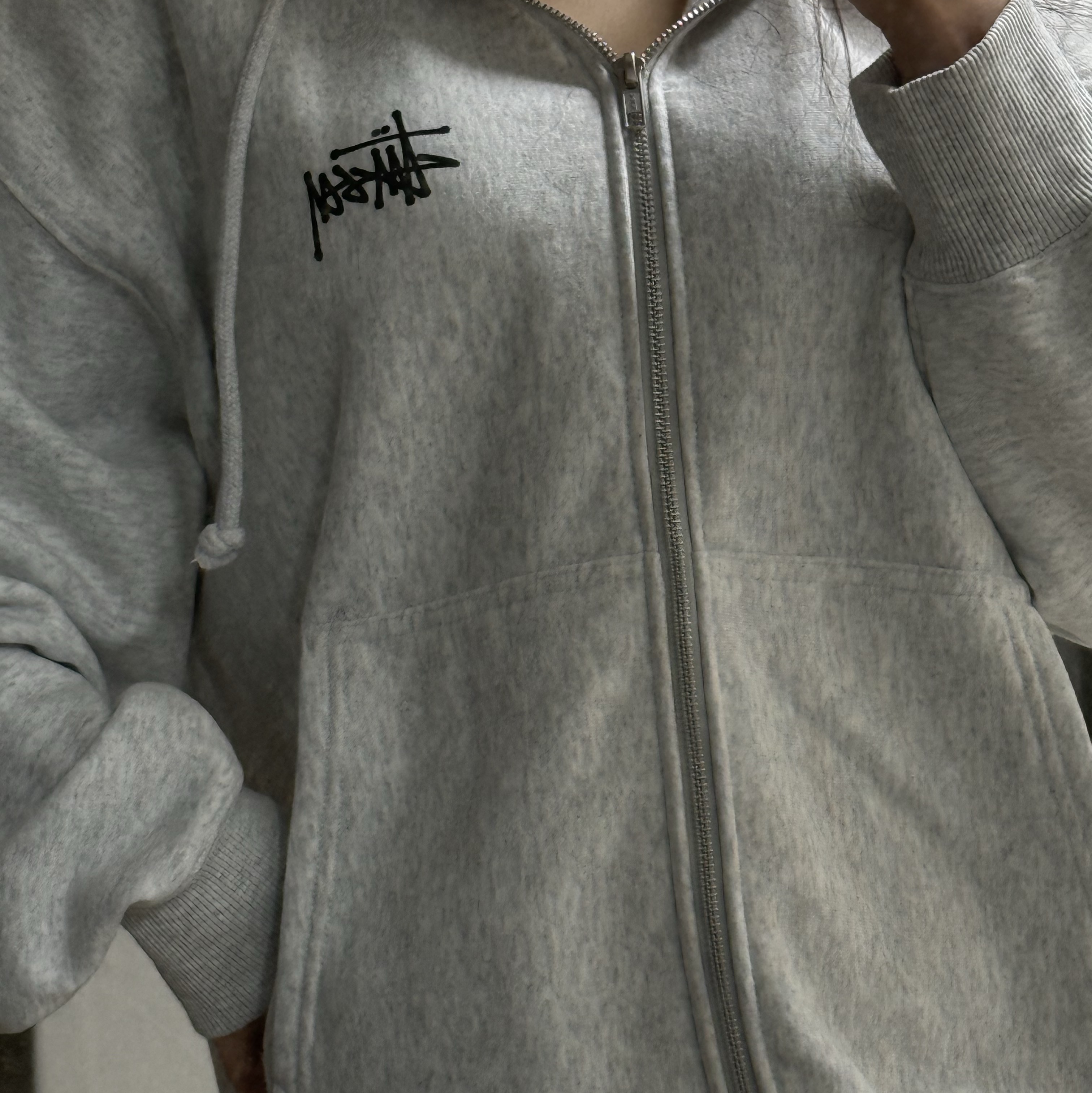 Stussy Basic Stussy Zip Hoodie Ash Heather 착용 스타일 - 1